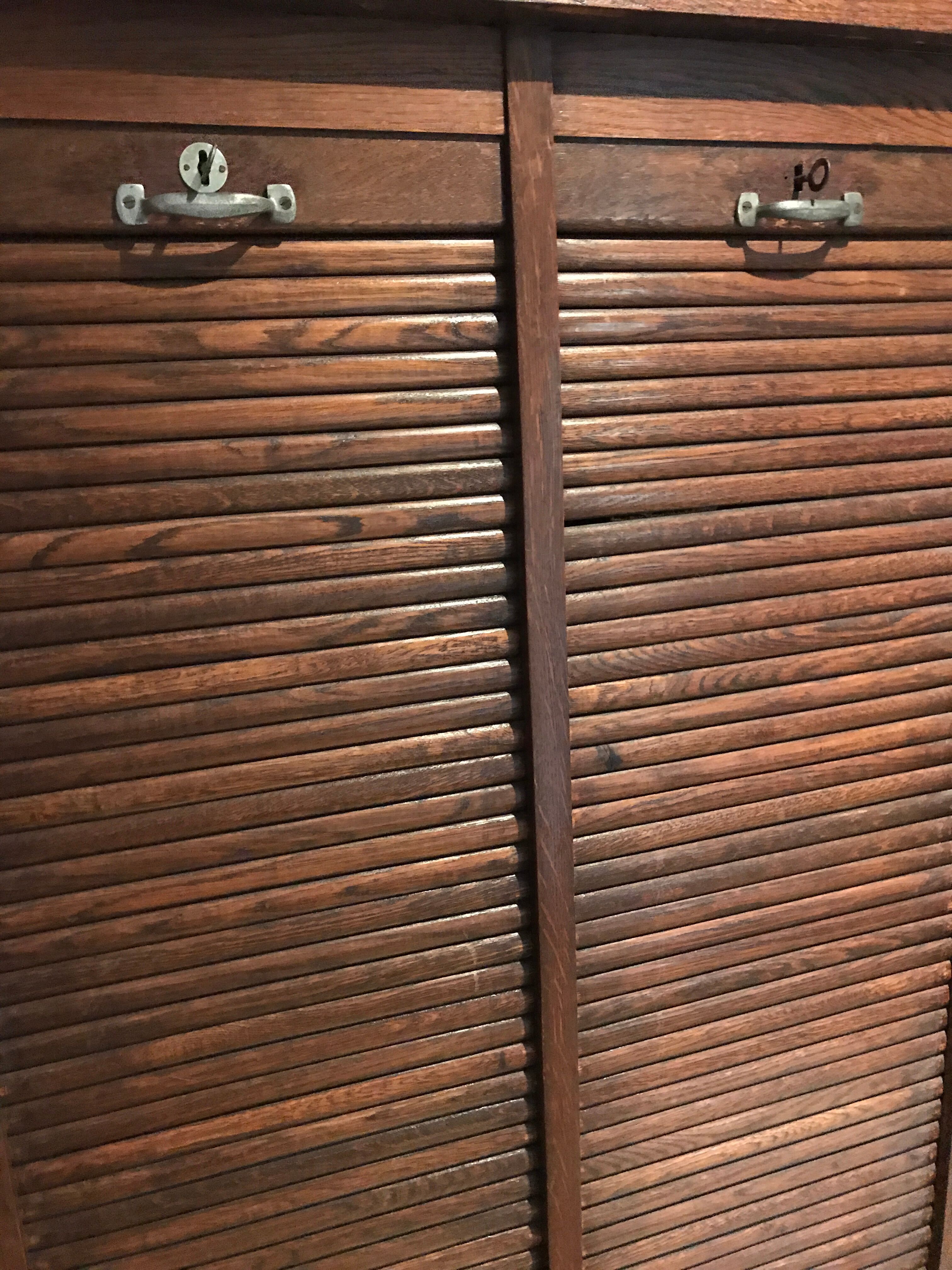 Double curtain Cabinet