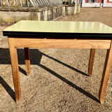 Expandable yellow formica table