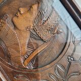 Plateau breton en bois sculpté signé