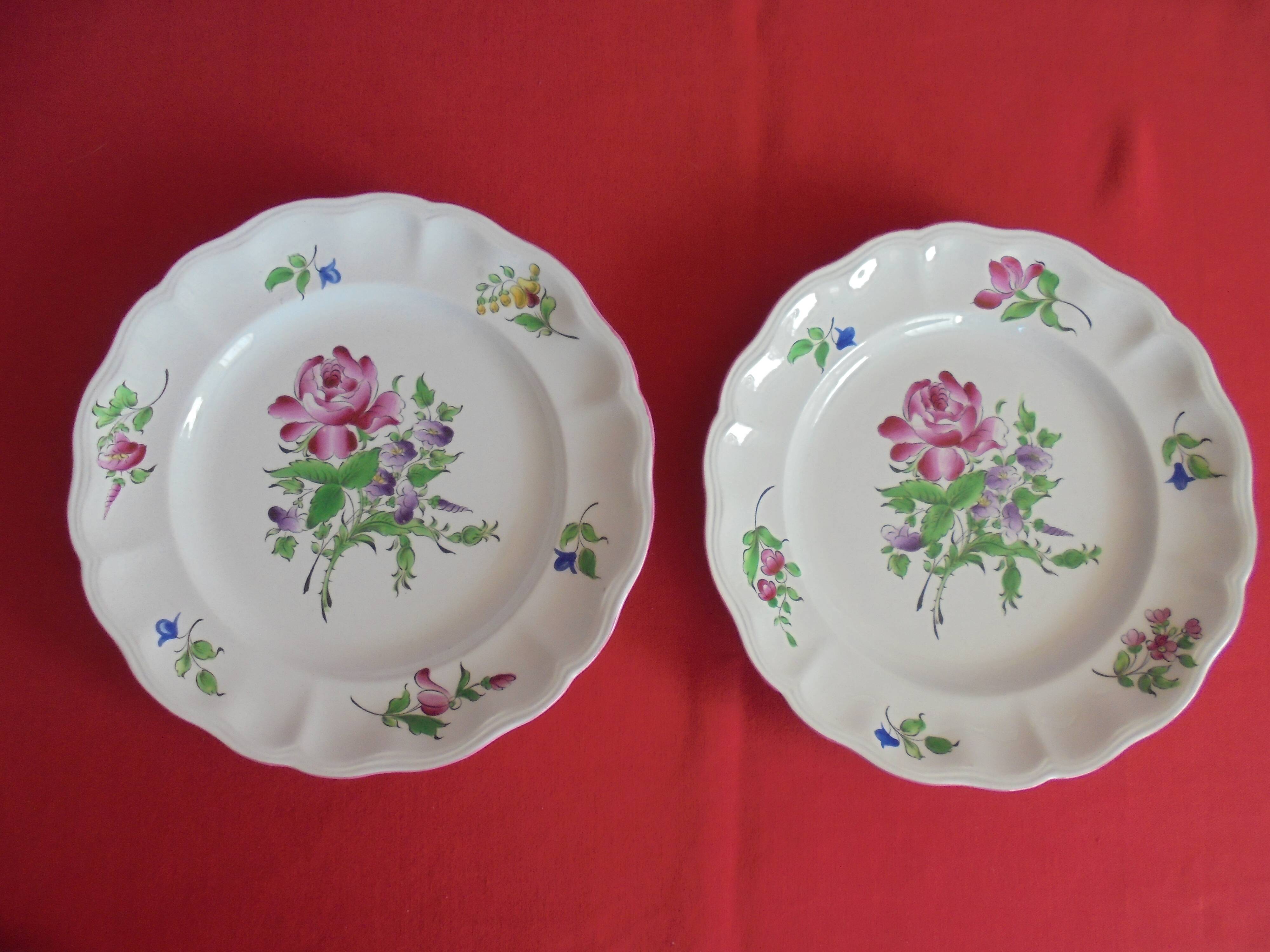 Lot 8 flat plates porcelain of Lunéville Flower patterns