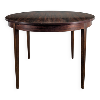 Scandinavian table in rosewood with extension.