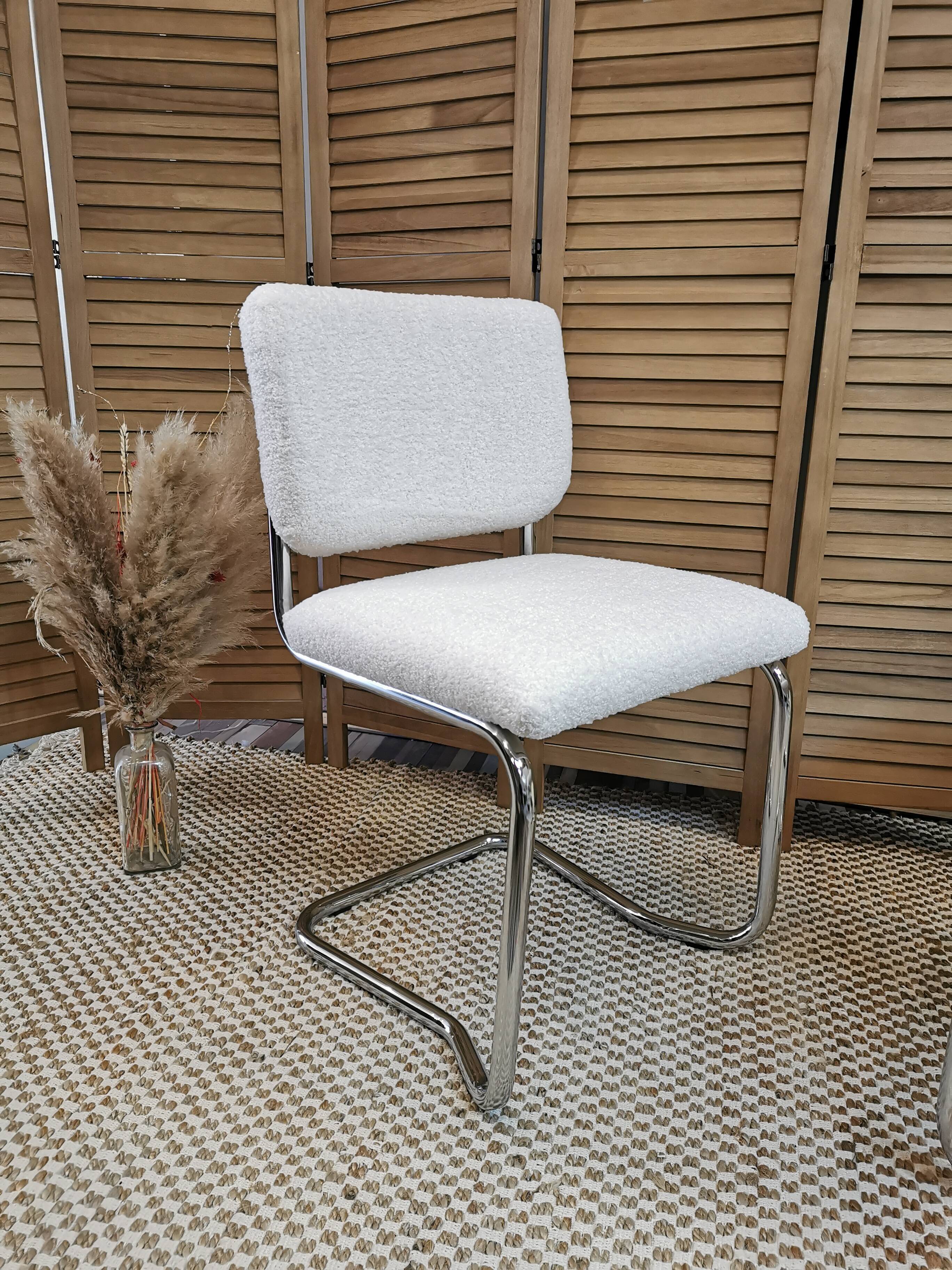 Set of 4 chairs with design of the 60s/70s