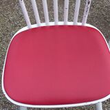 Set of 4 Scandinavian style chairs from the 50s in white lacquered wood and red skaï patties