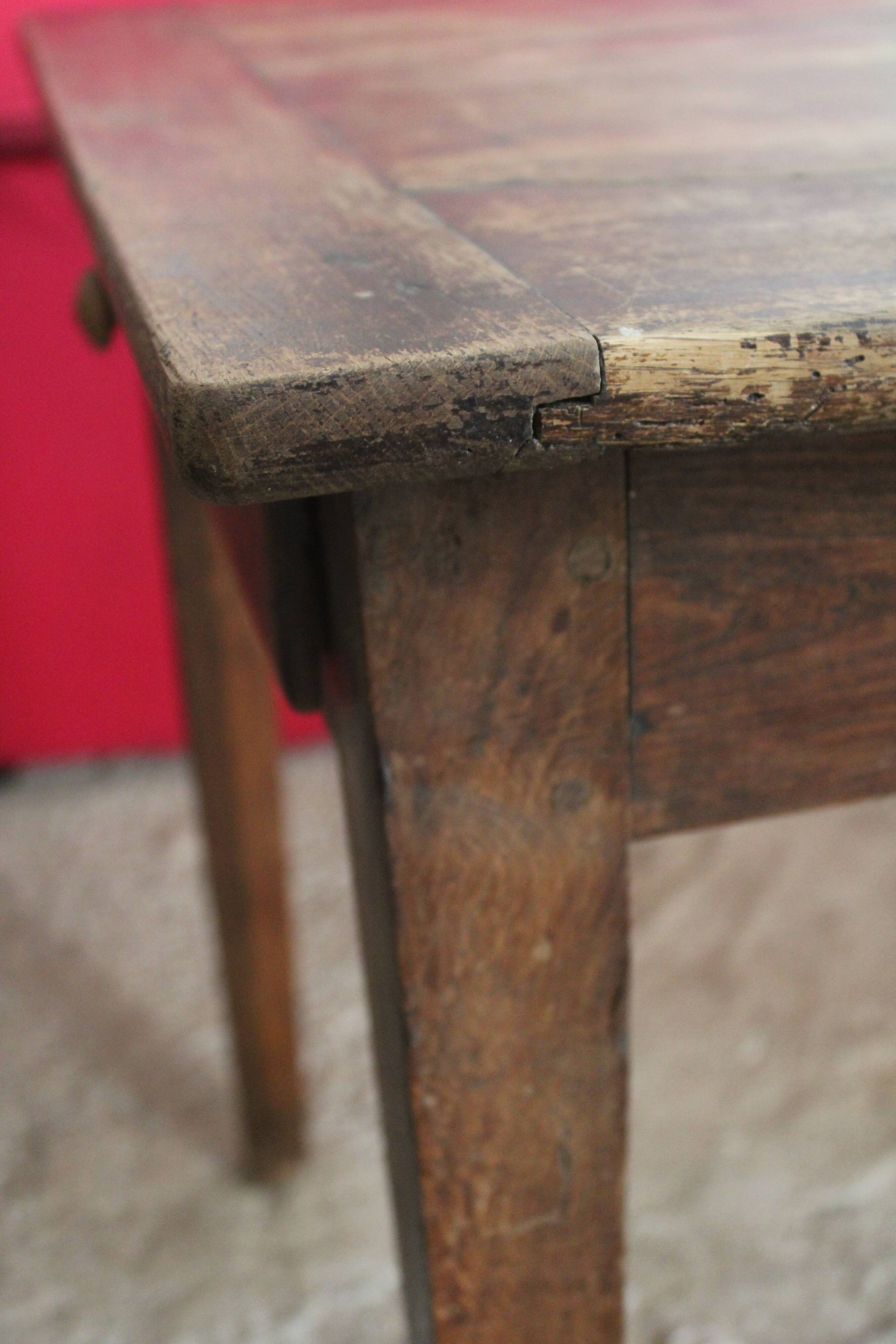 Oak farm table with 2 drawers