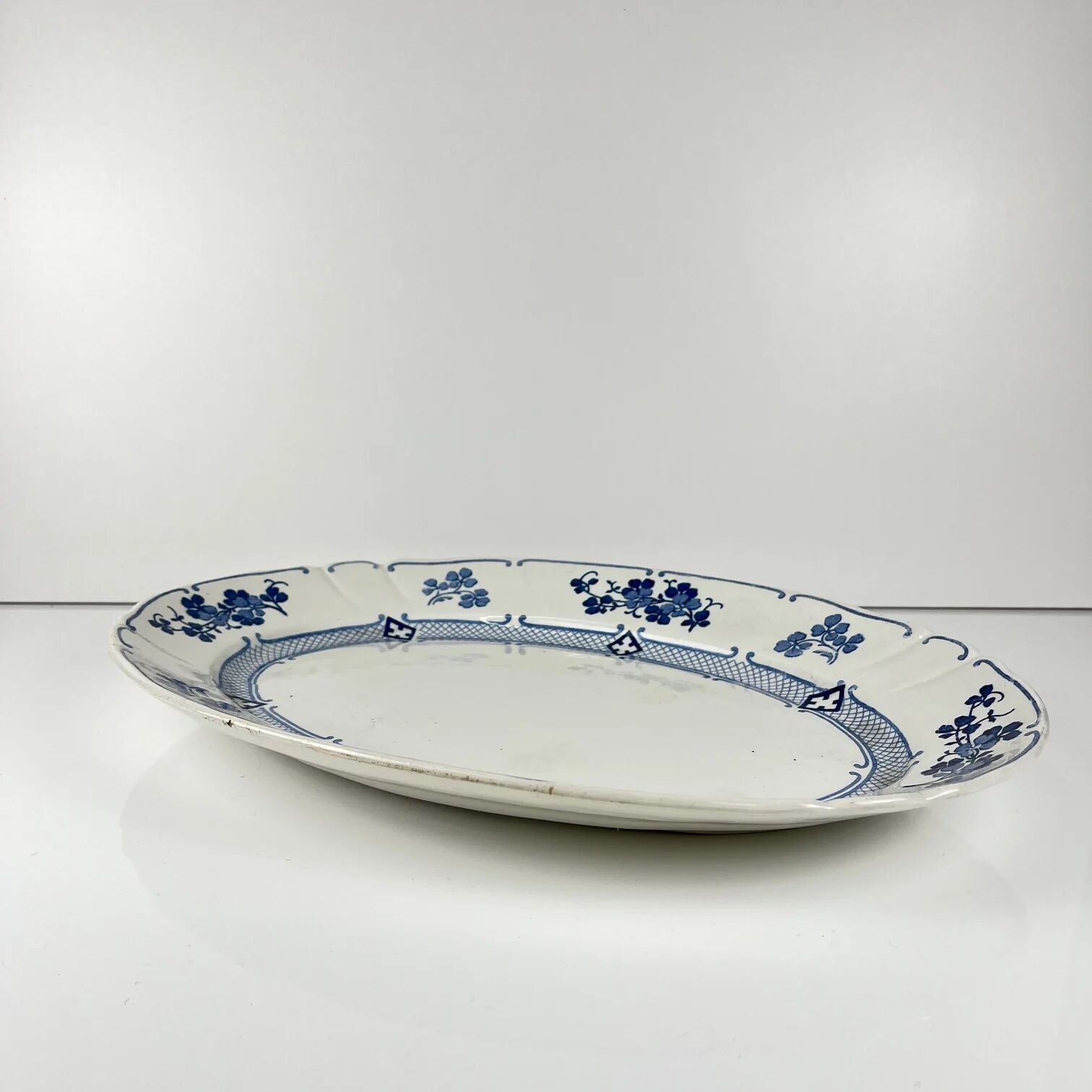 Large oval dish Terre de Fer KG Lunéville, model "Jane", blue, 1890-1915