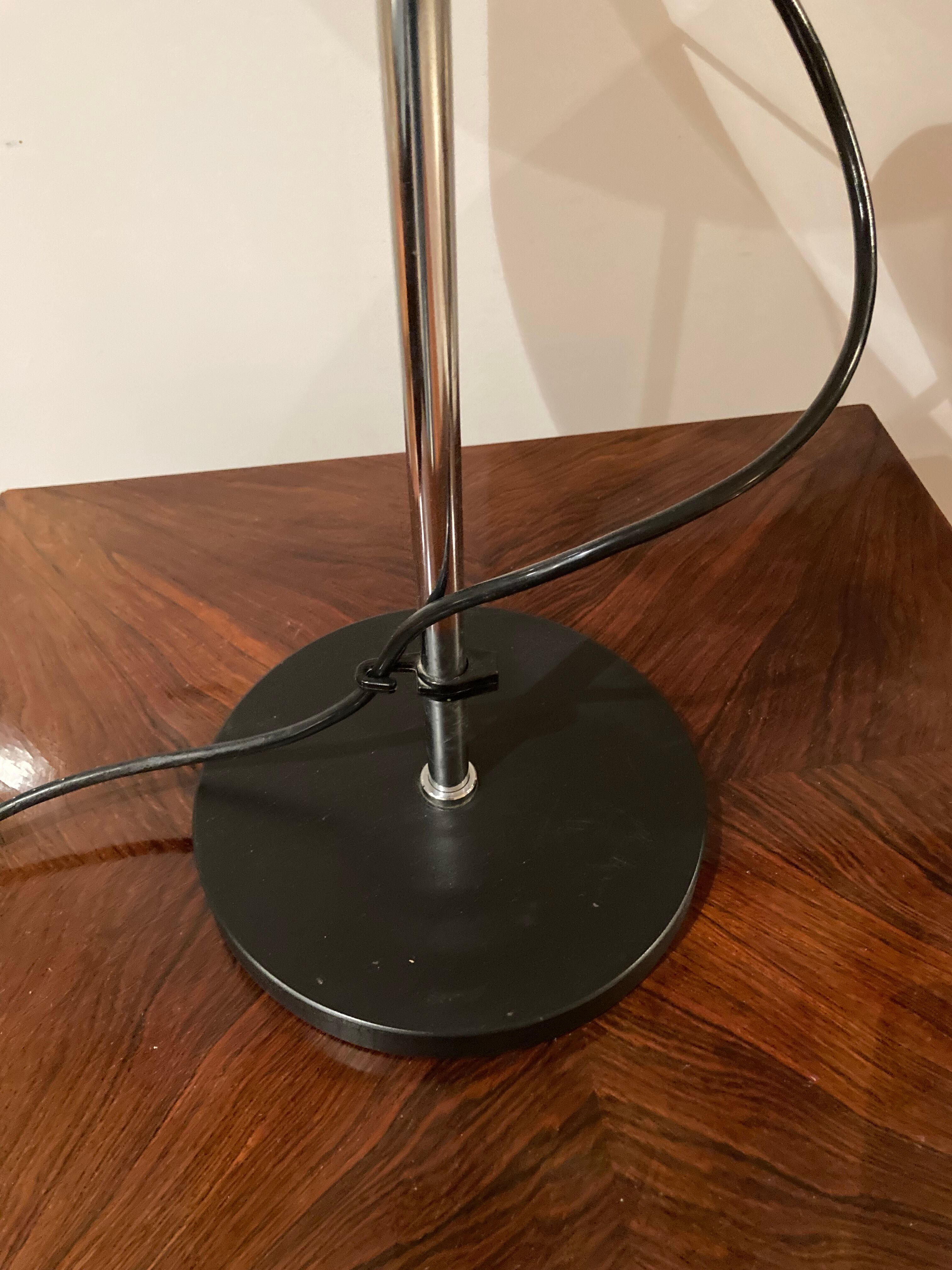 Height adjustable 70s lamp