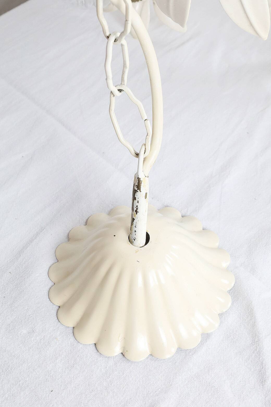 Lustre en tôle peint - décor feuillage