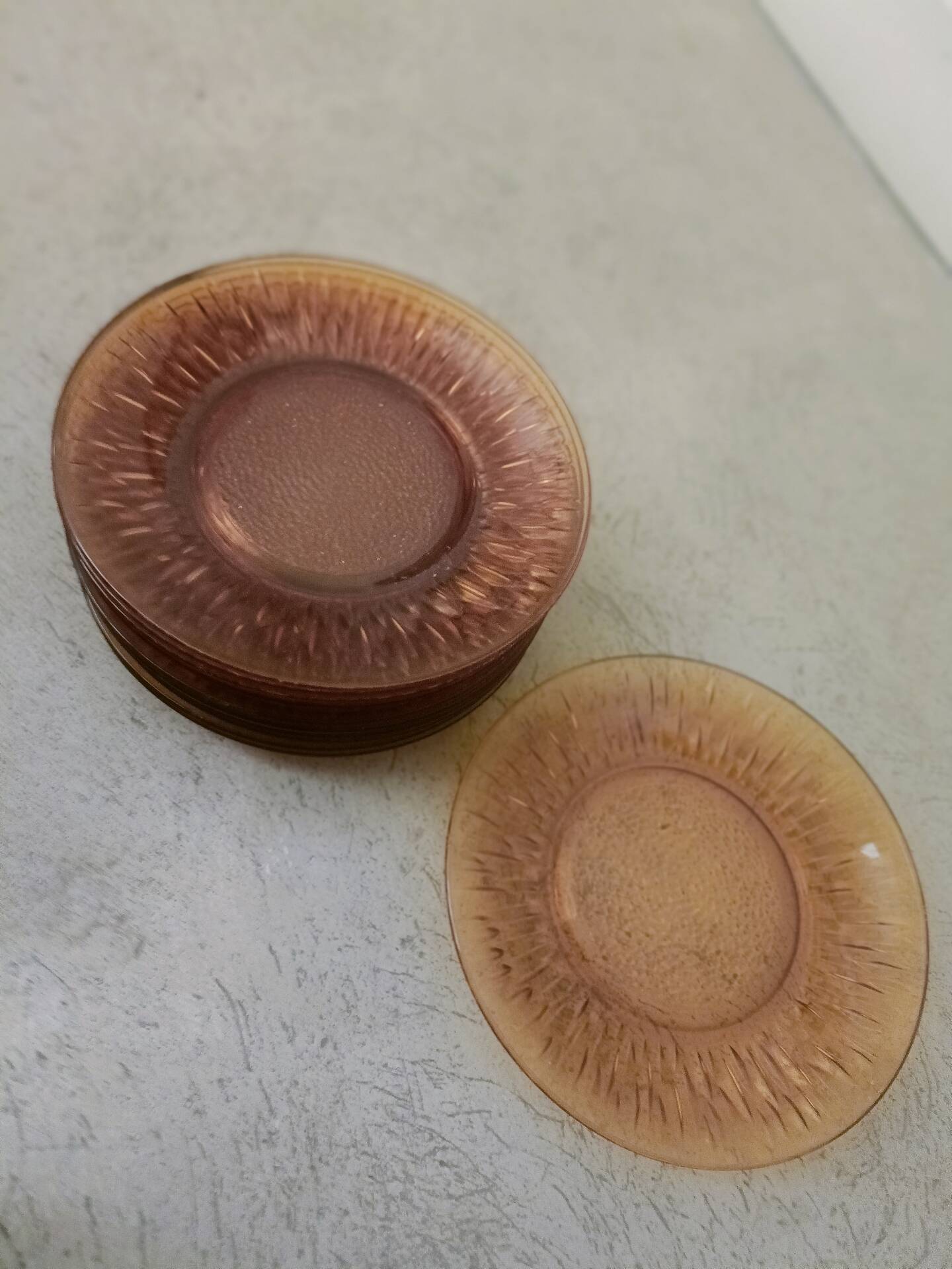 Twelve amber sunflower plates Vereco