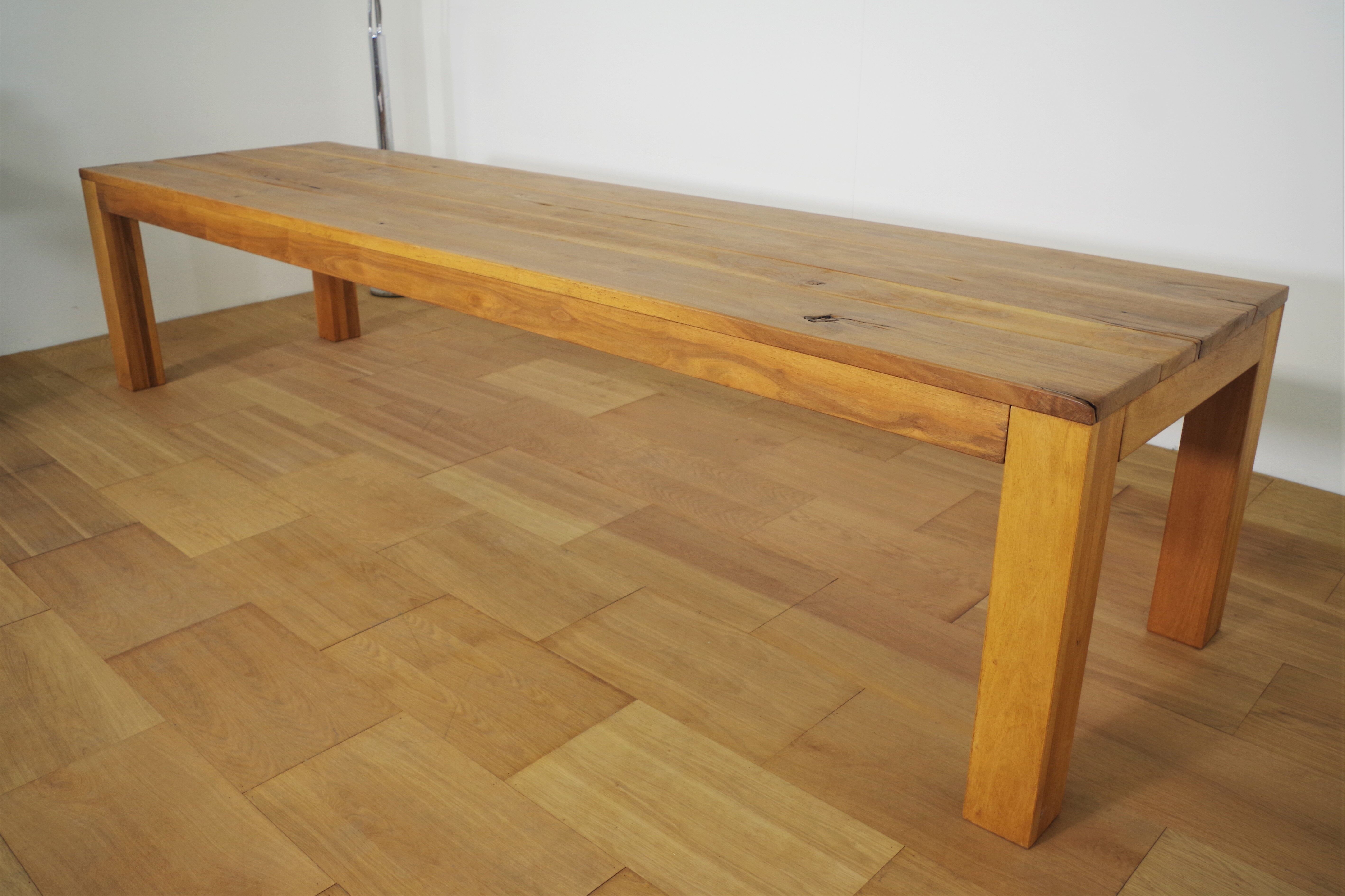 Tavolo artigianale in noce