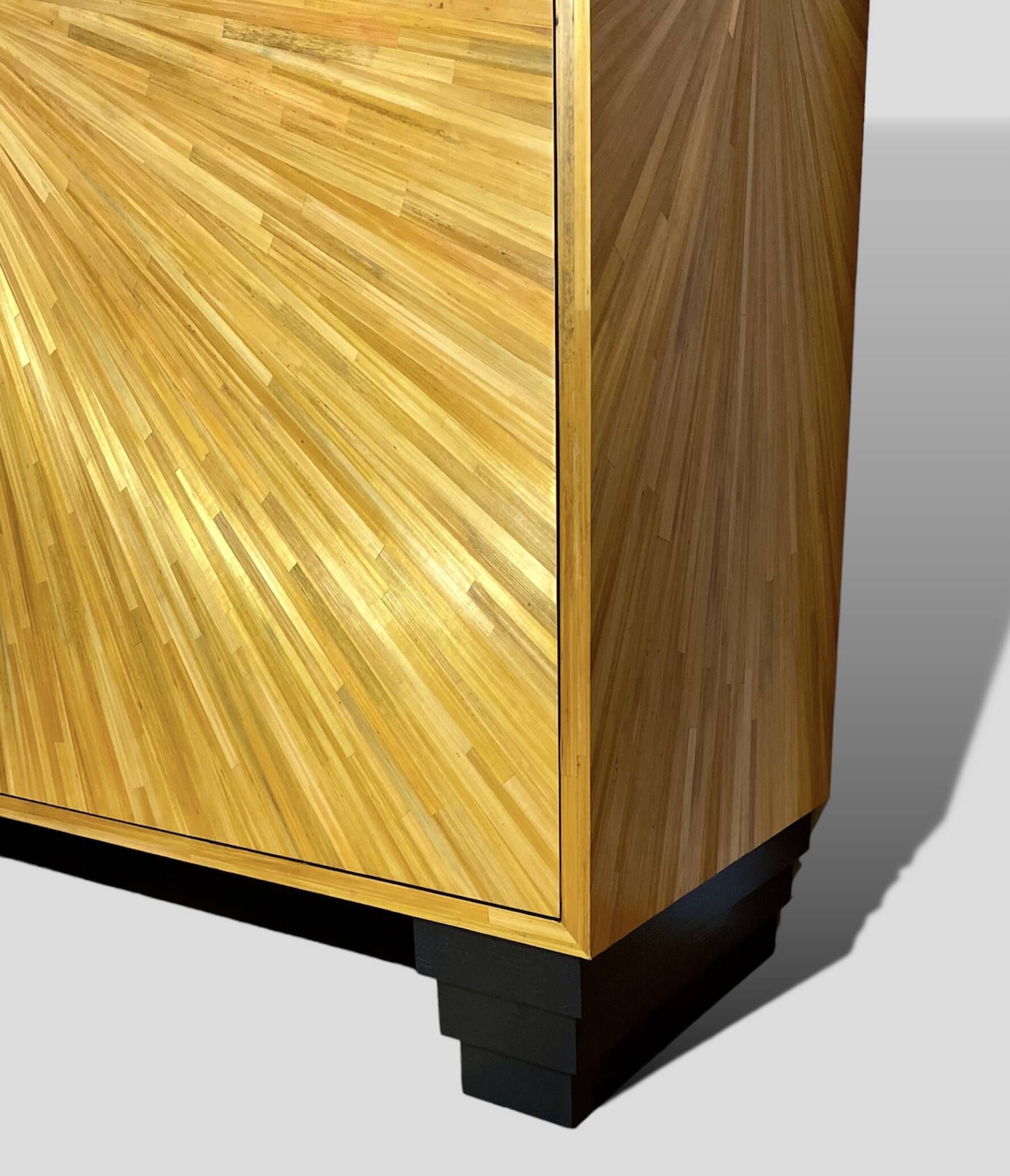 Armoire marqueterie de paille