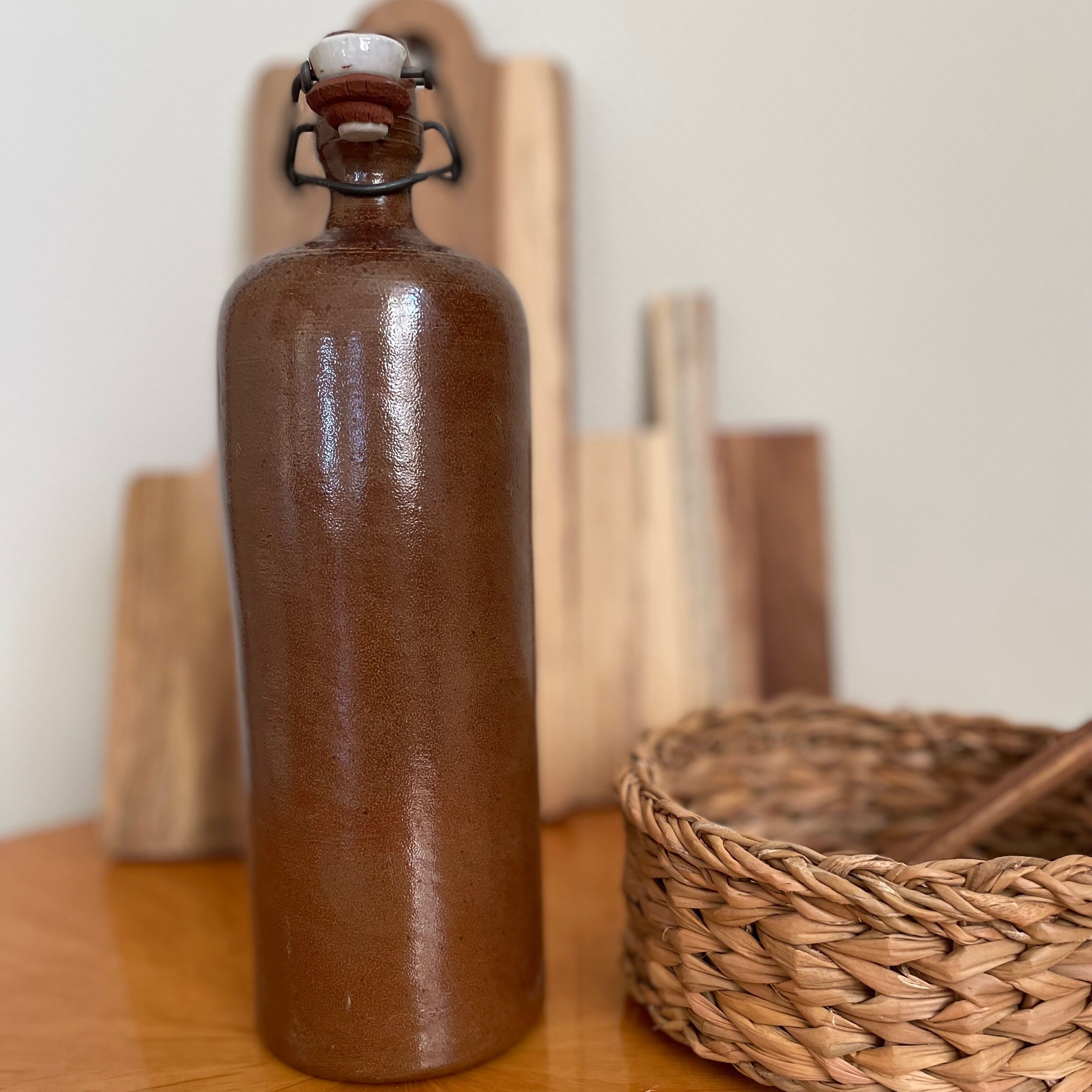 Bouteille en grès marron vintage