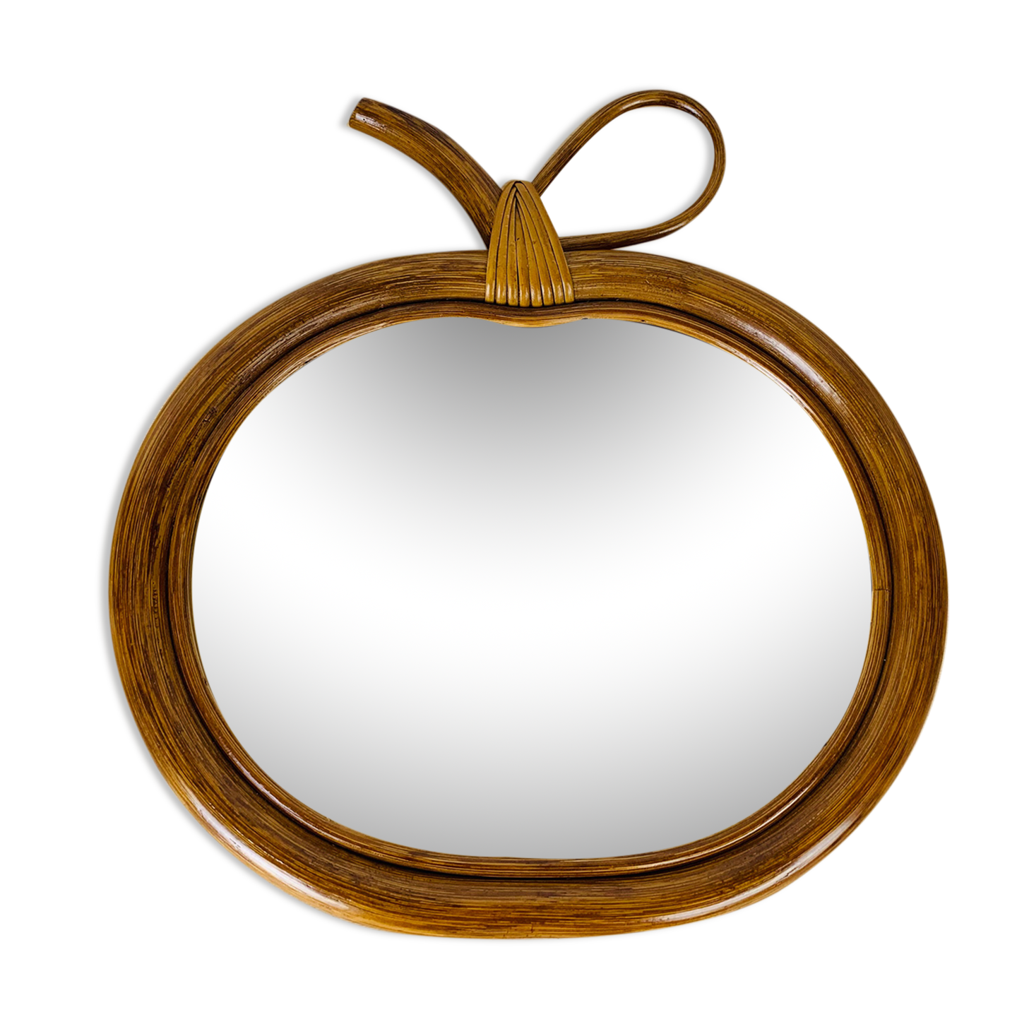 Vintage rattan apple mirror 33x34cm