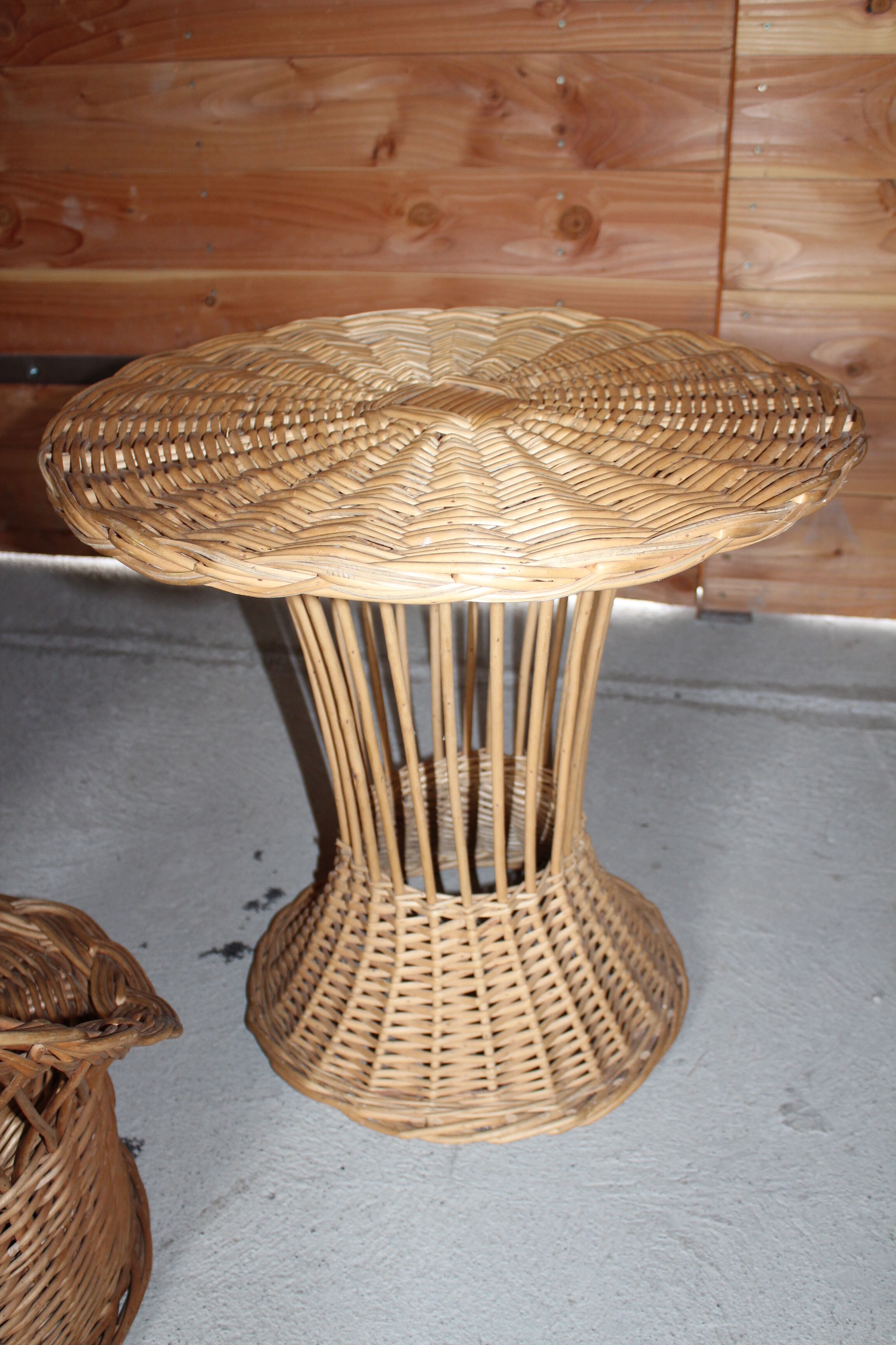 Vintage childrens Wicker lounge