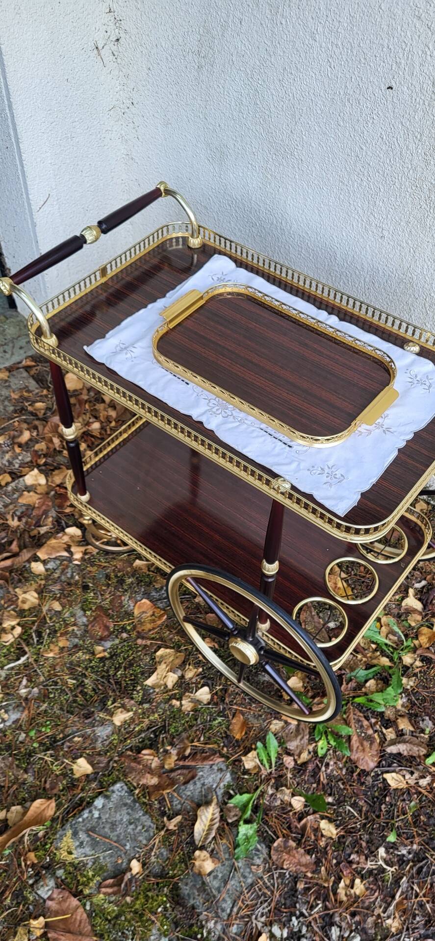 Rolling service trolley