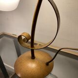 Lampe vintage en fer forgé et opaline