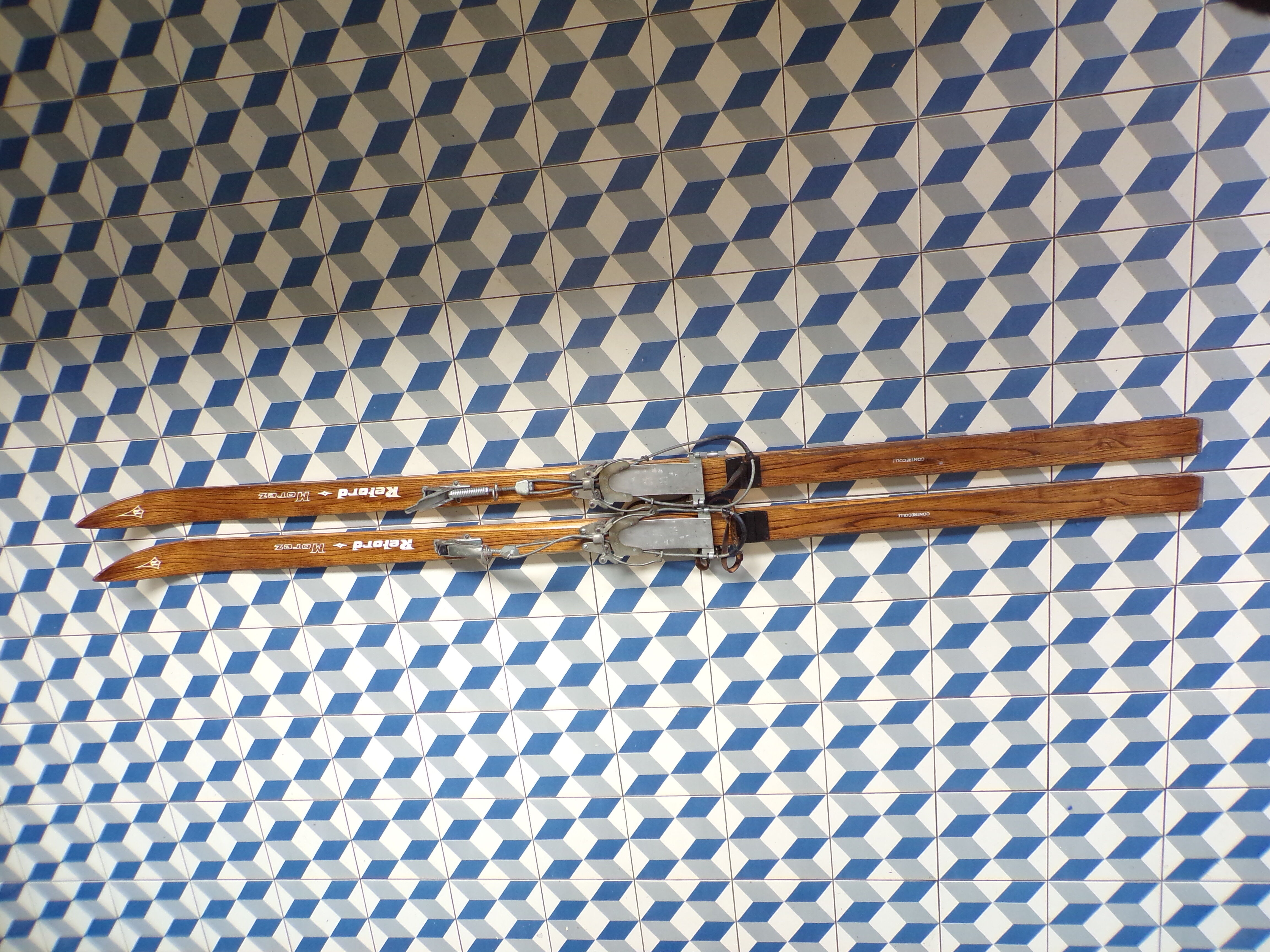 Pair of old wooden skis 197 cm