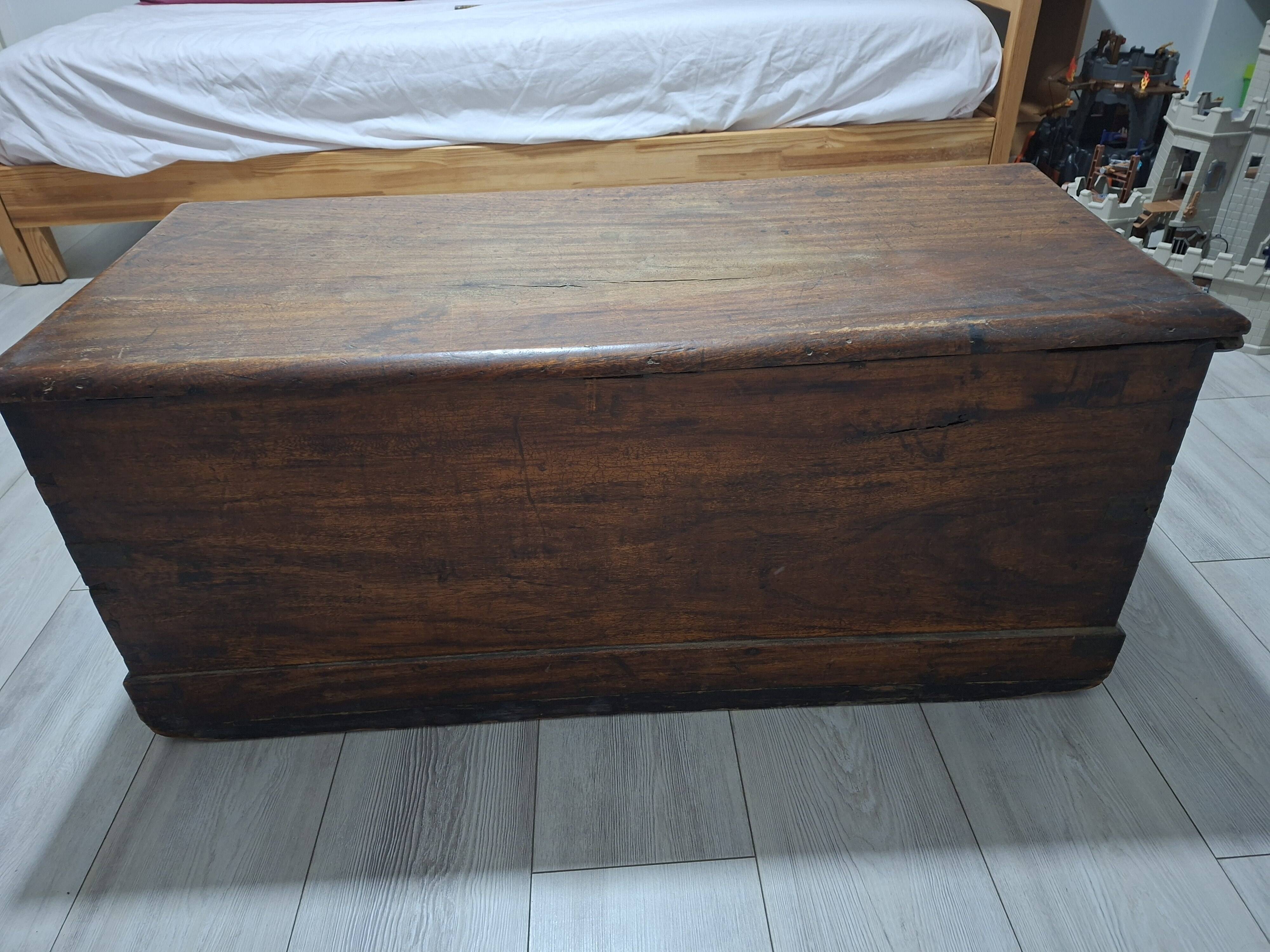 Antique wedding chest in solid wood — Late 18th century