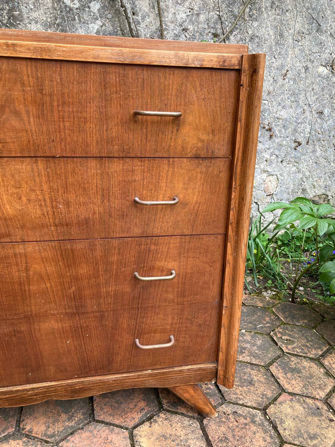 Compass leg chest of drawers