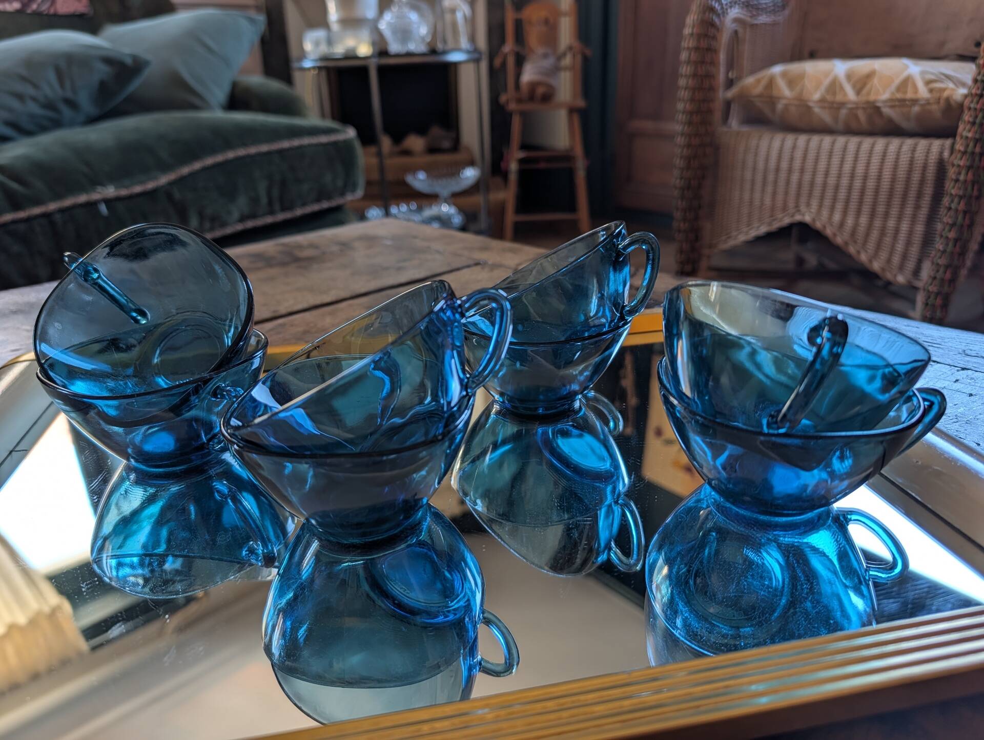 8 lagoon blue cups – 1970s, retro shine