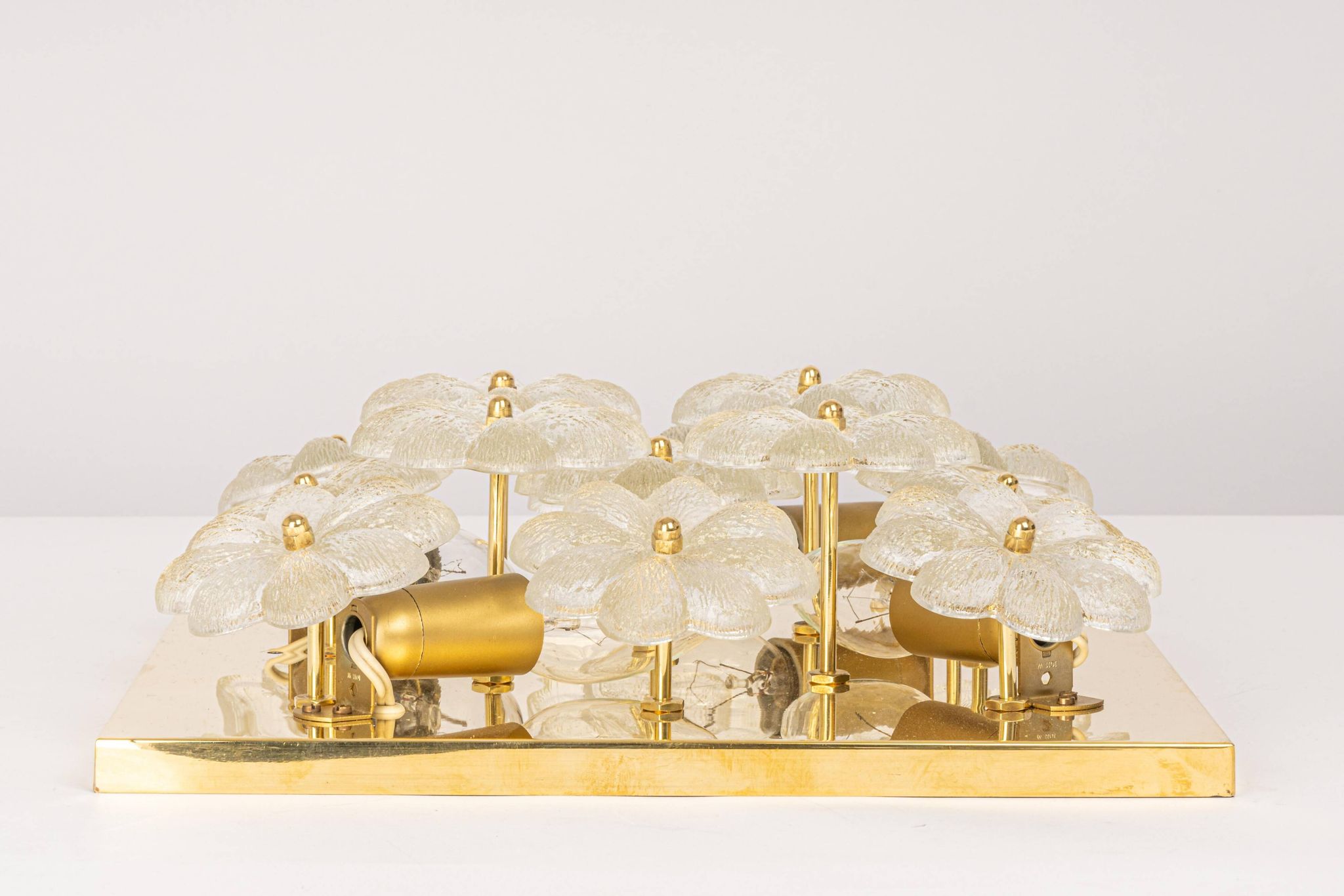 Magnificent small wall lamp/ceiling fixture in glass in the shape of a flower E. Palme, Germany.
