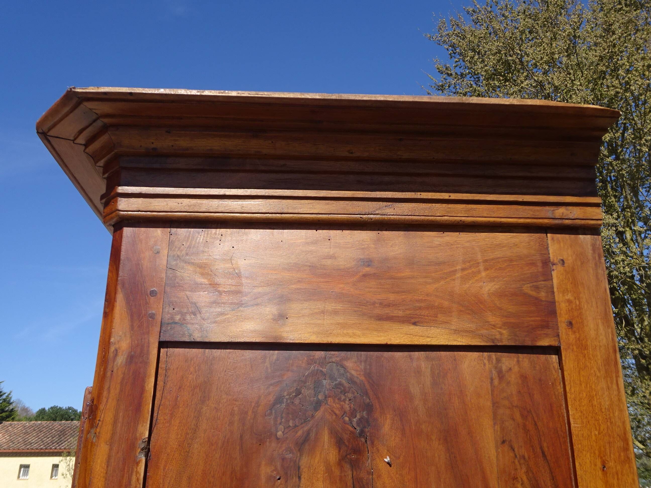 Ancienne armoire Louis Philippe en noyer
