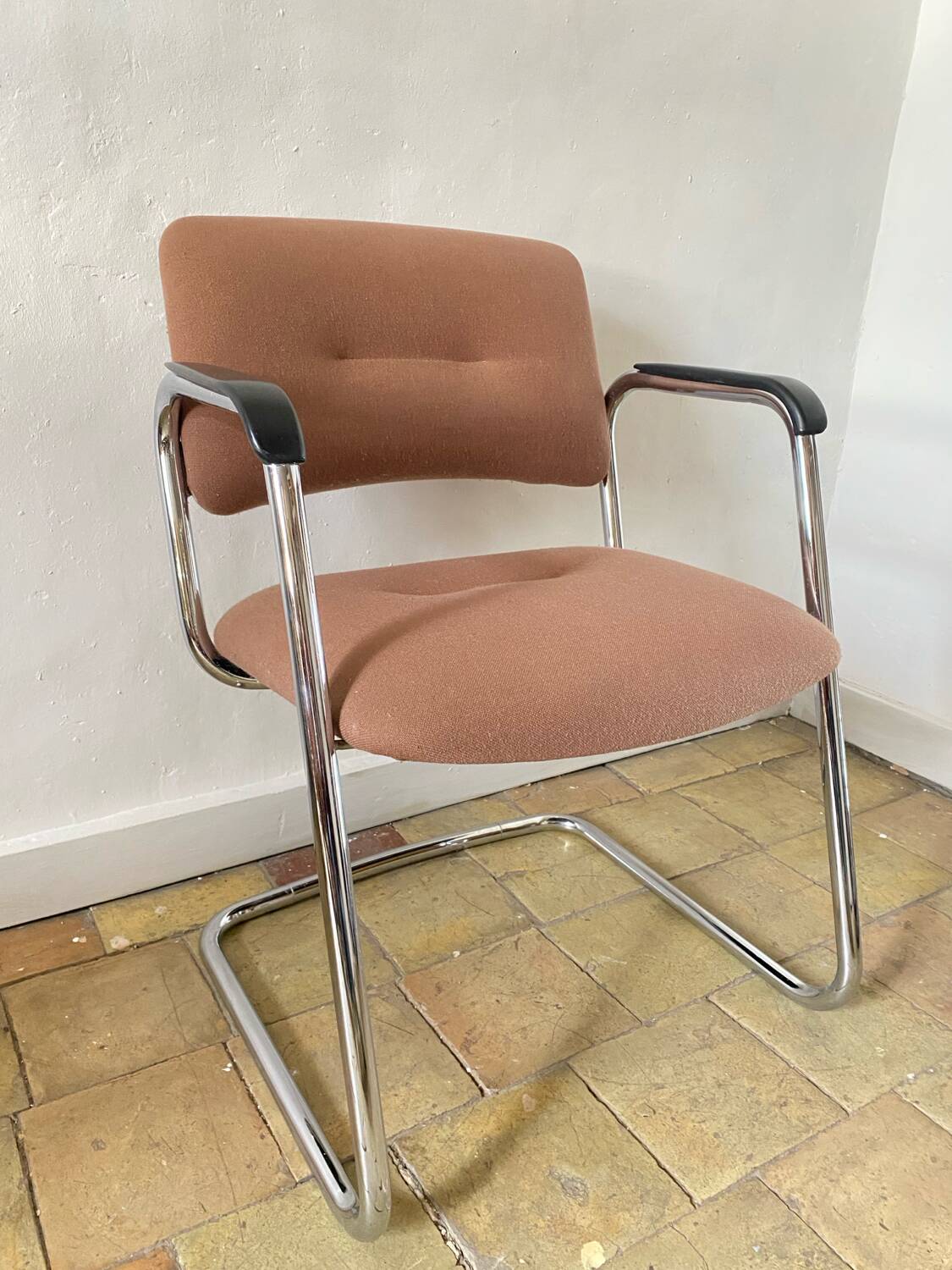 Fauteuil Strafor en laine rose