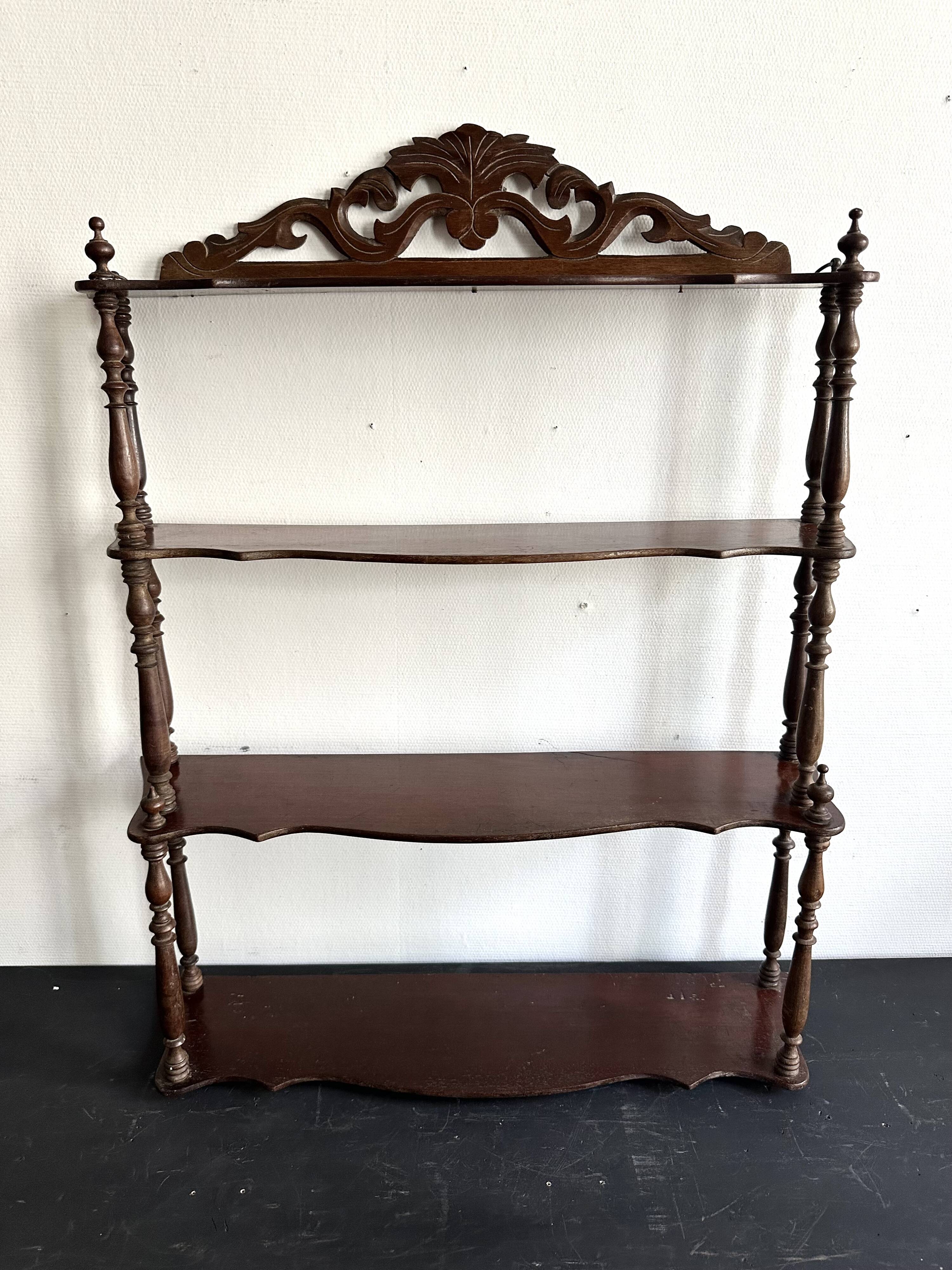 Large Napoleon III shelf in turned wood with a pediment.