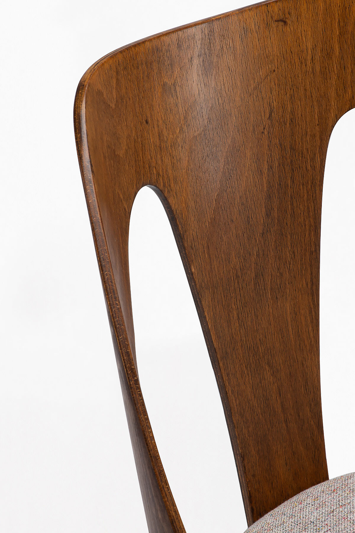 Set of 4 A-1411 FAMEG chairs from the 1950s.
