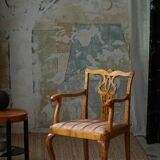 Une paire de fauteuils de style Chippendale anglais en bouleau, XXe siècle, Angleterre