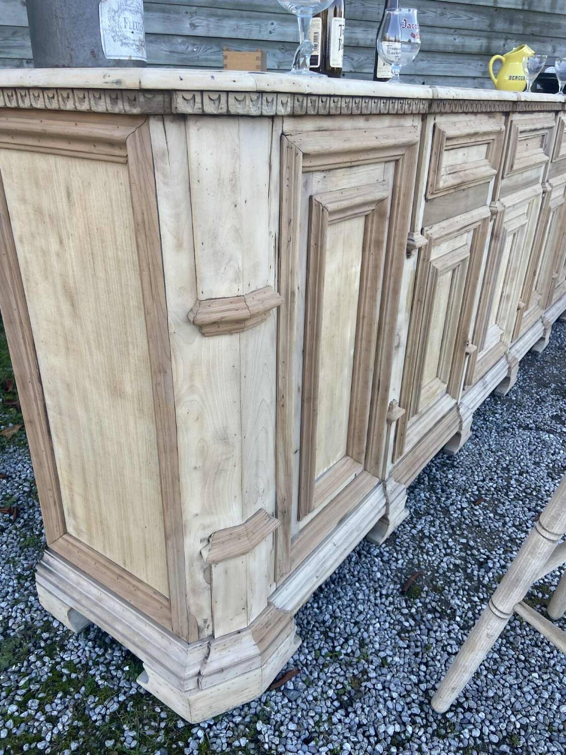 Bar / comptoir en bois brut