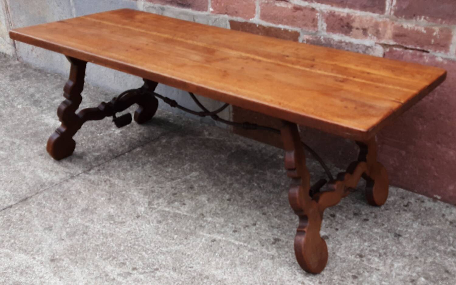 Spanish table with oak lyre legs (19th century)