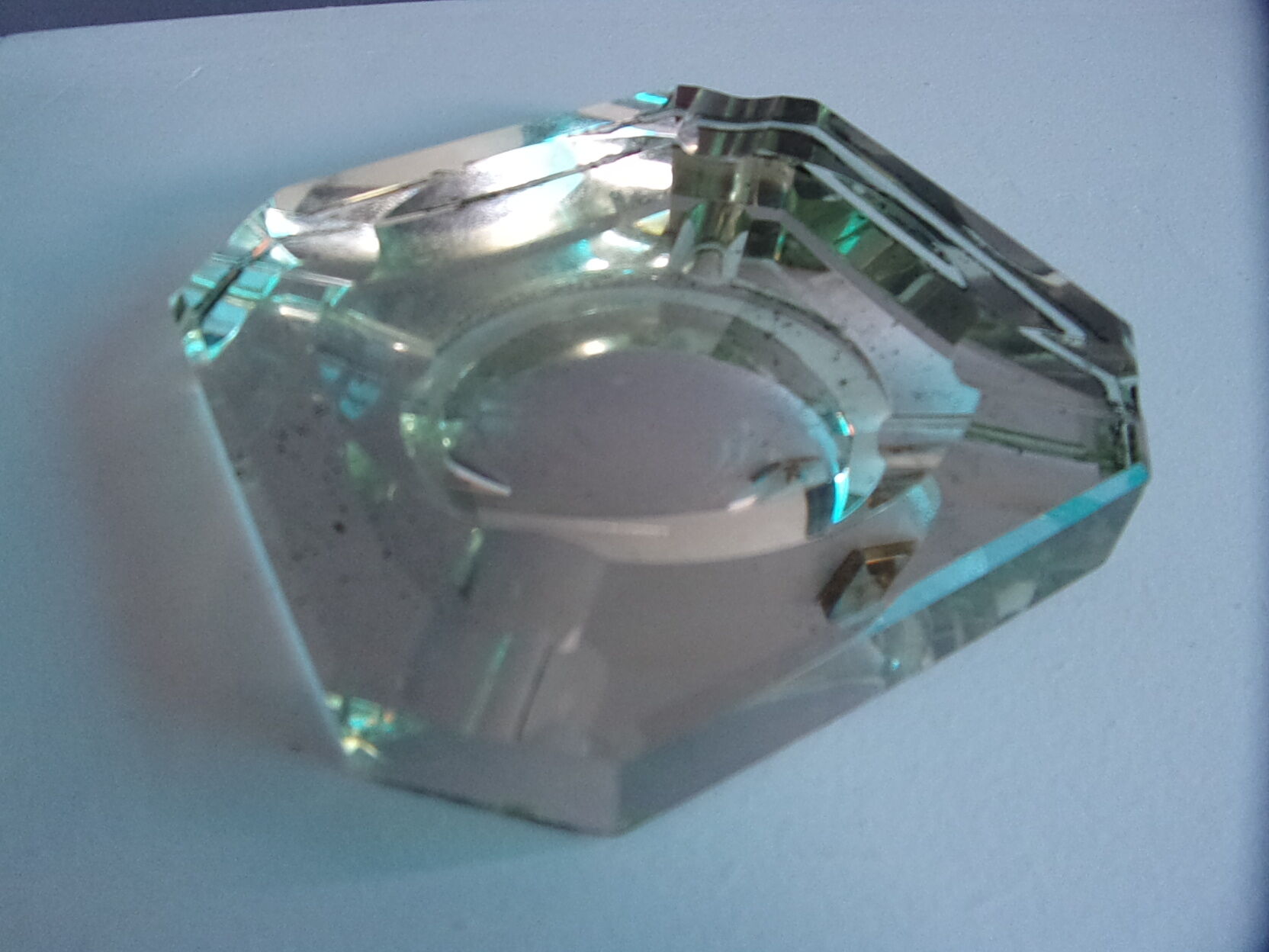 Saint-Gobain's mirrored glass ashtray