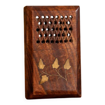 Vintage folding cigarette case in carved wood – golden floral decoration – oriental style