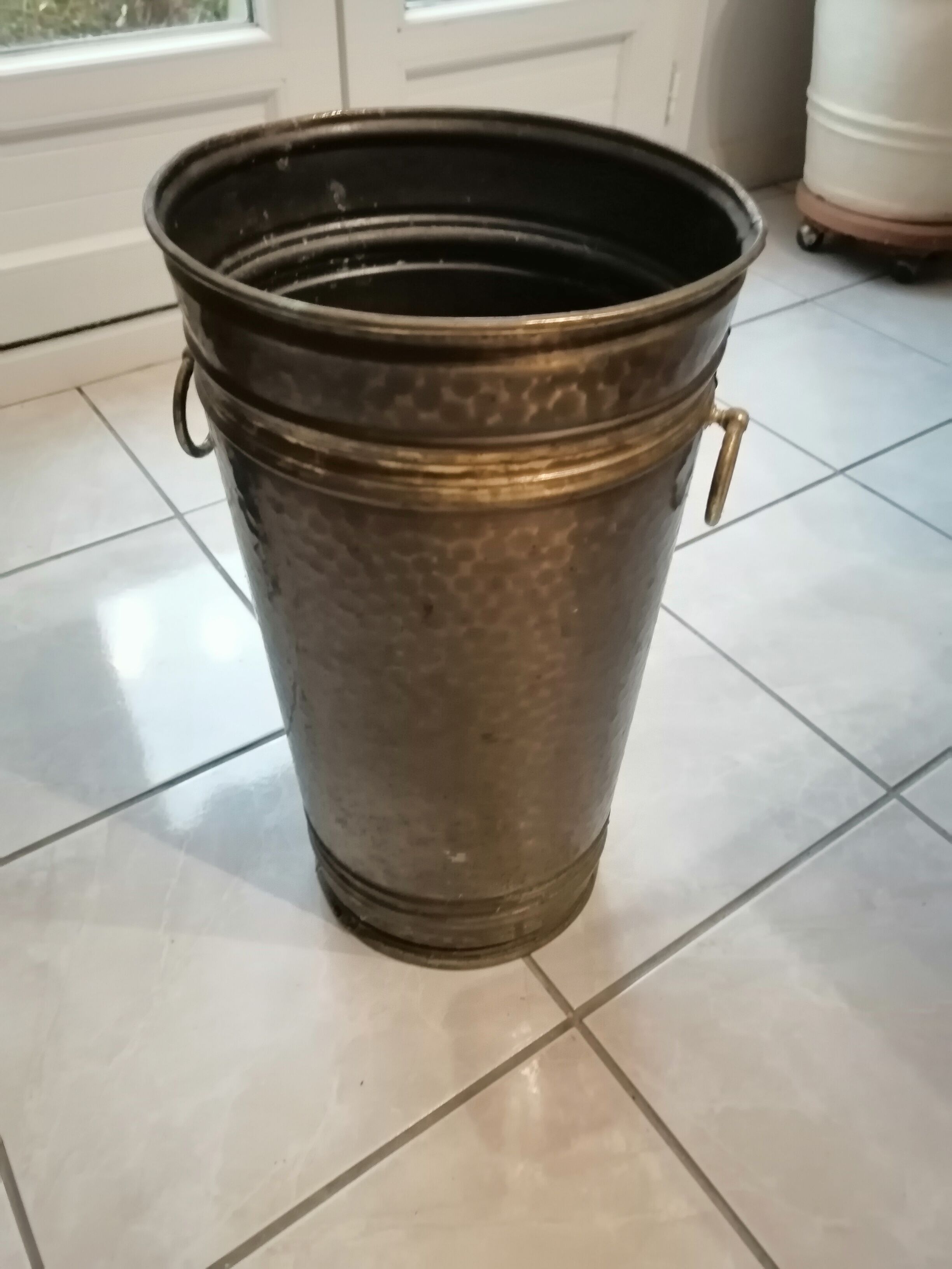 Vintage martele copper paraphuie door