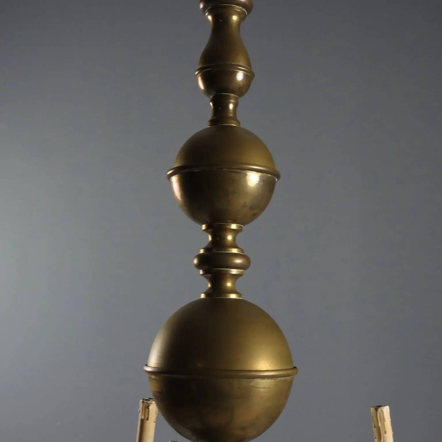 Lustre ancien en bronze à décorations, Pays-Bas, XXe siècle