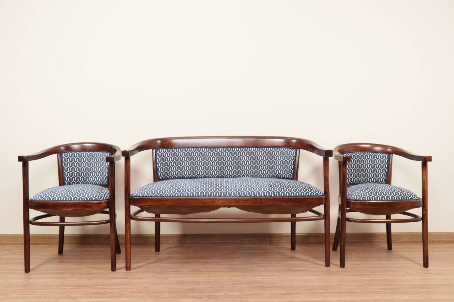 Thonet living room set, in wood and blue jacquard, 1910