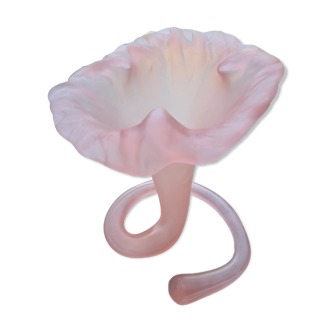 Vase en pate de verre rose
