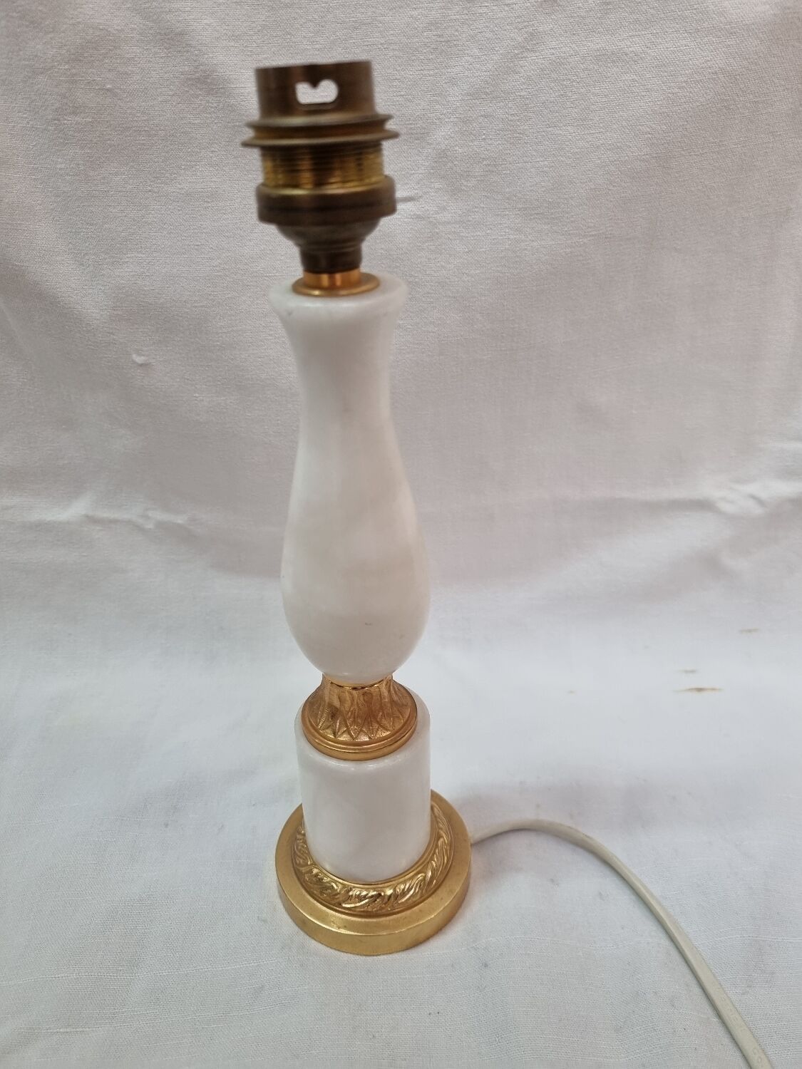 Pied de lampe en marbre