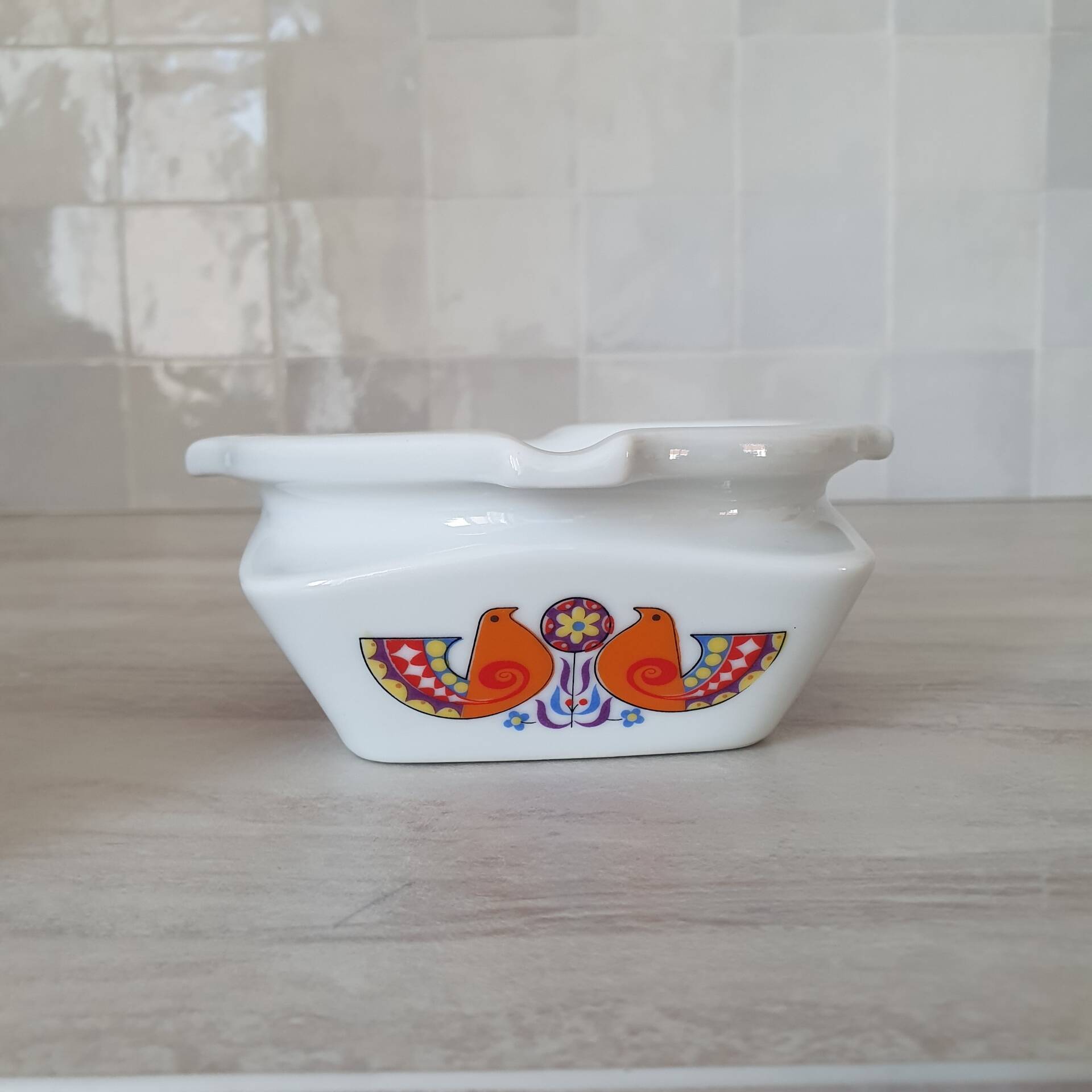 Ceramic ashtray with bird design
