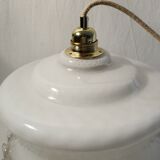 Round suspension in white opaline with serrated edges electrified