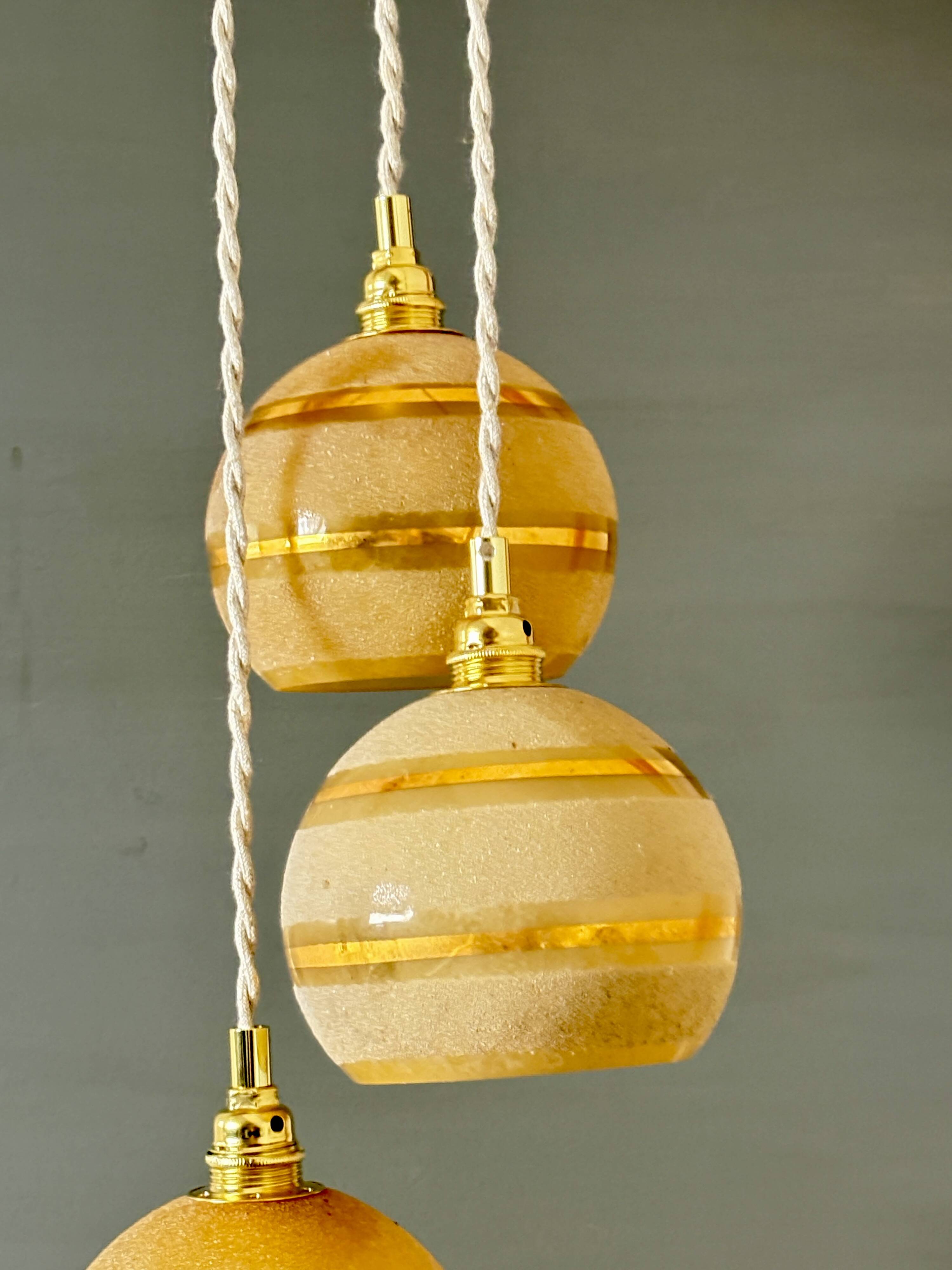 Suspension triple vintage glass globes in frosted yellow and gold.