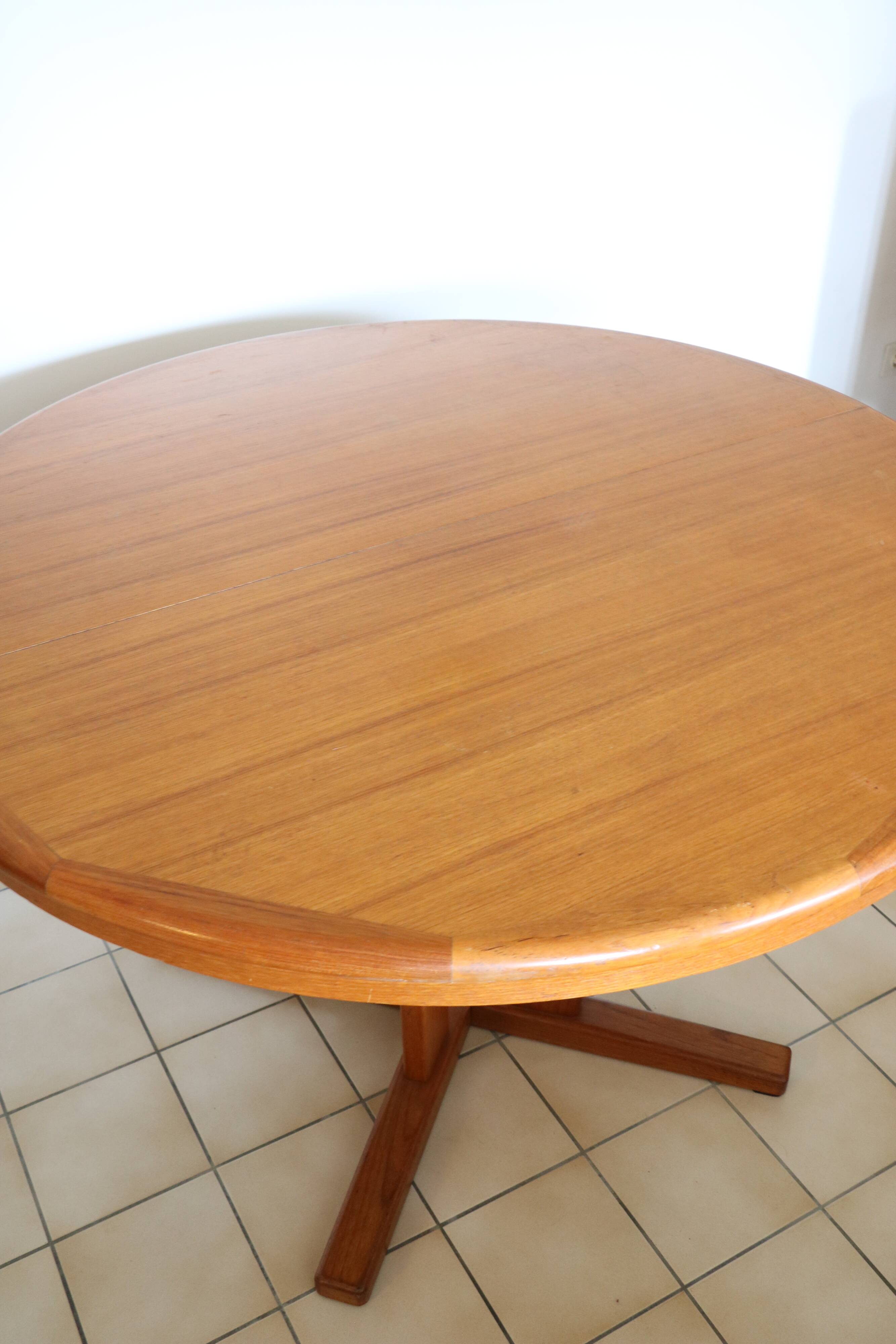 Extendable round table, teak, 1960