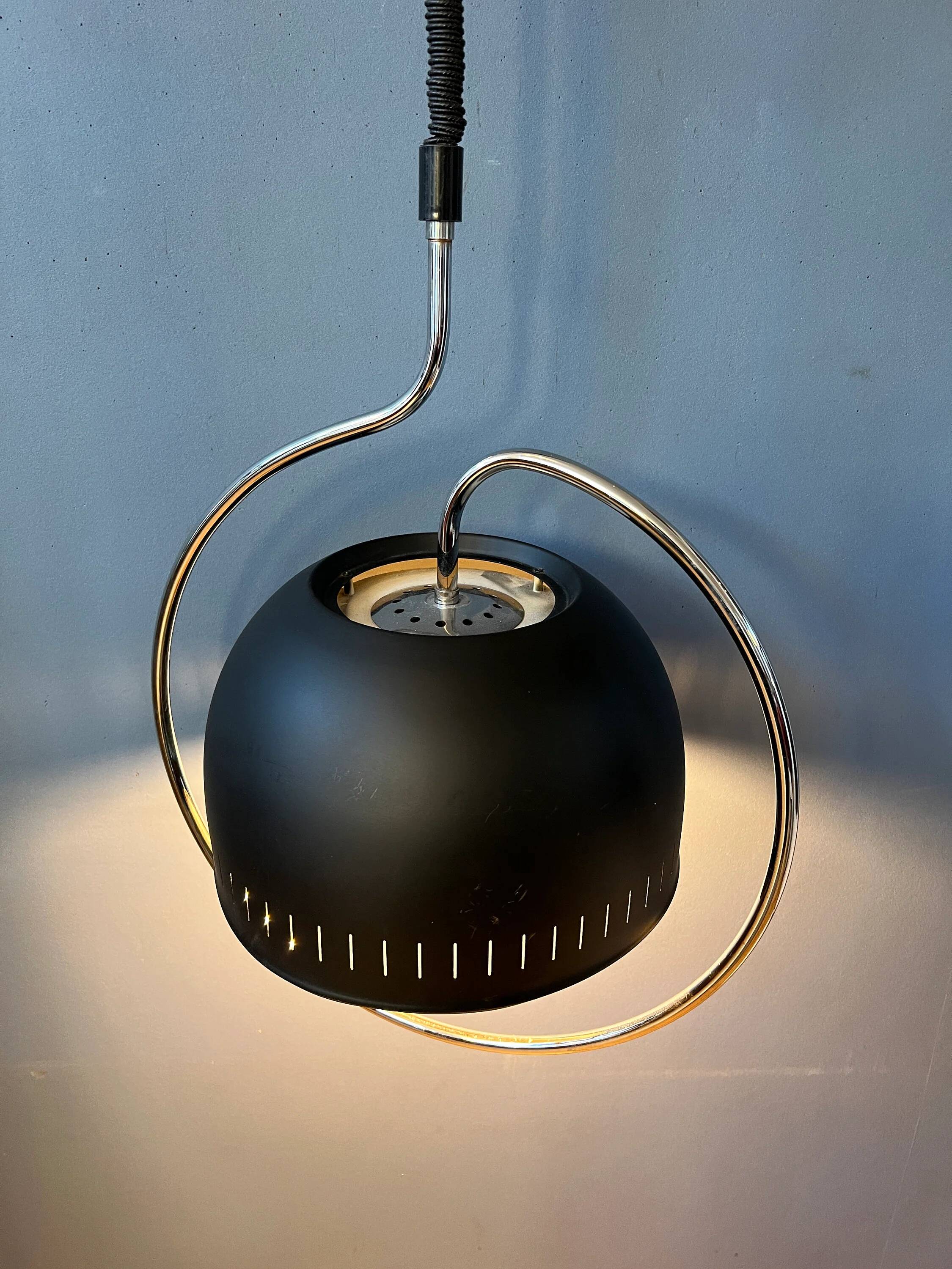 Suspension Space Age Dijkstra with a chrome structure and black metal lampshade.