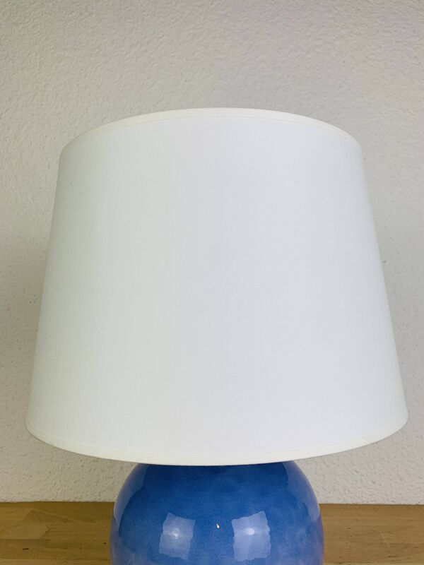 Lampe boule en céramique bleue signée Duriez, années 80