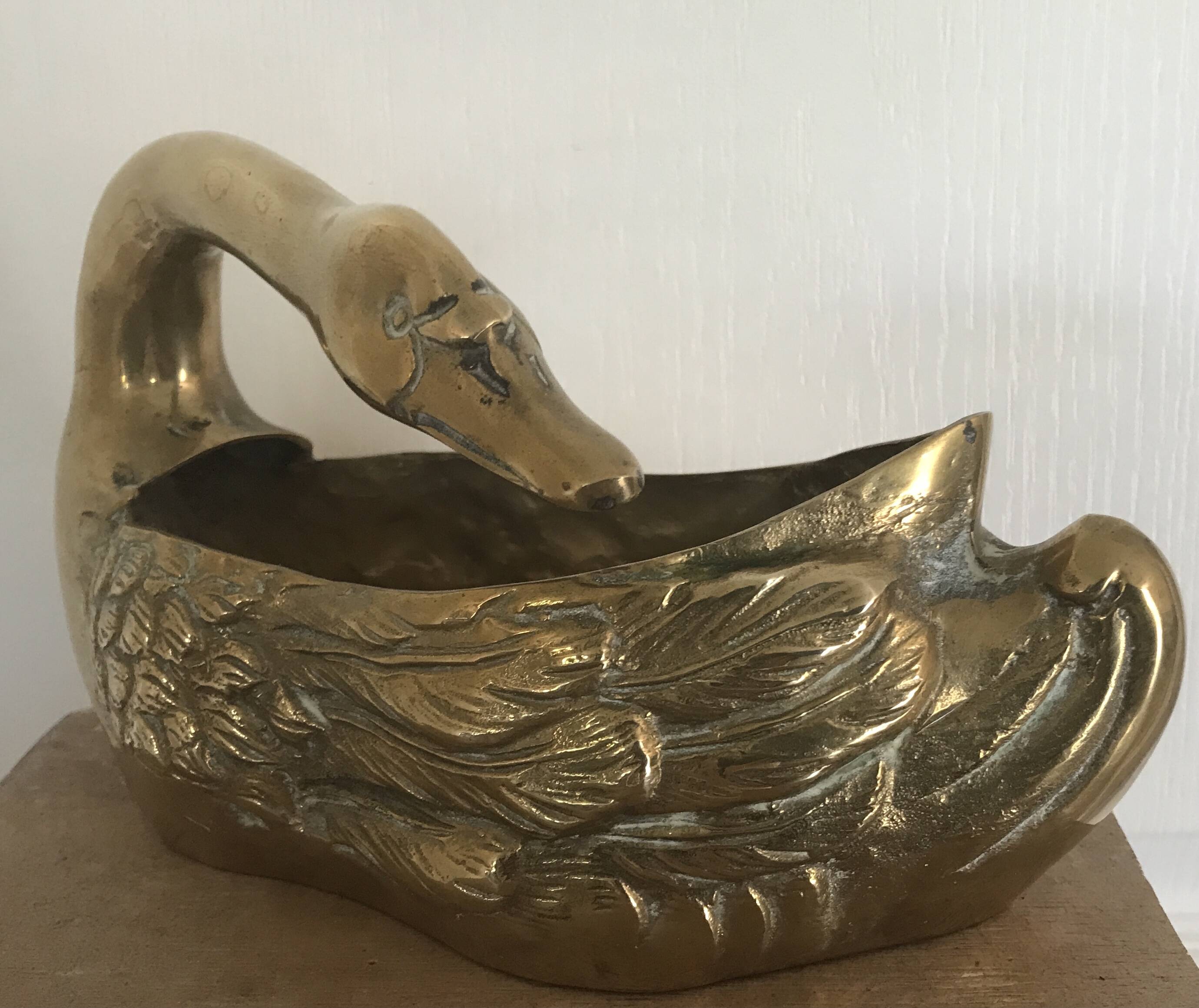 Vintage swan pocket emptier cachepot in gilded brass