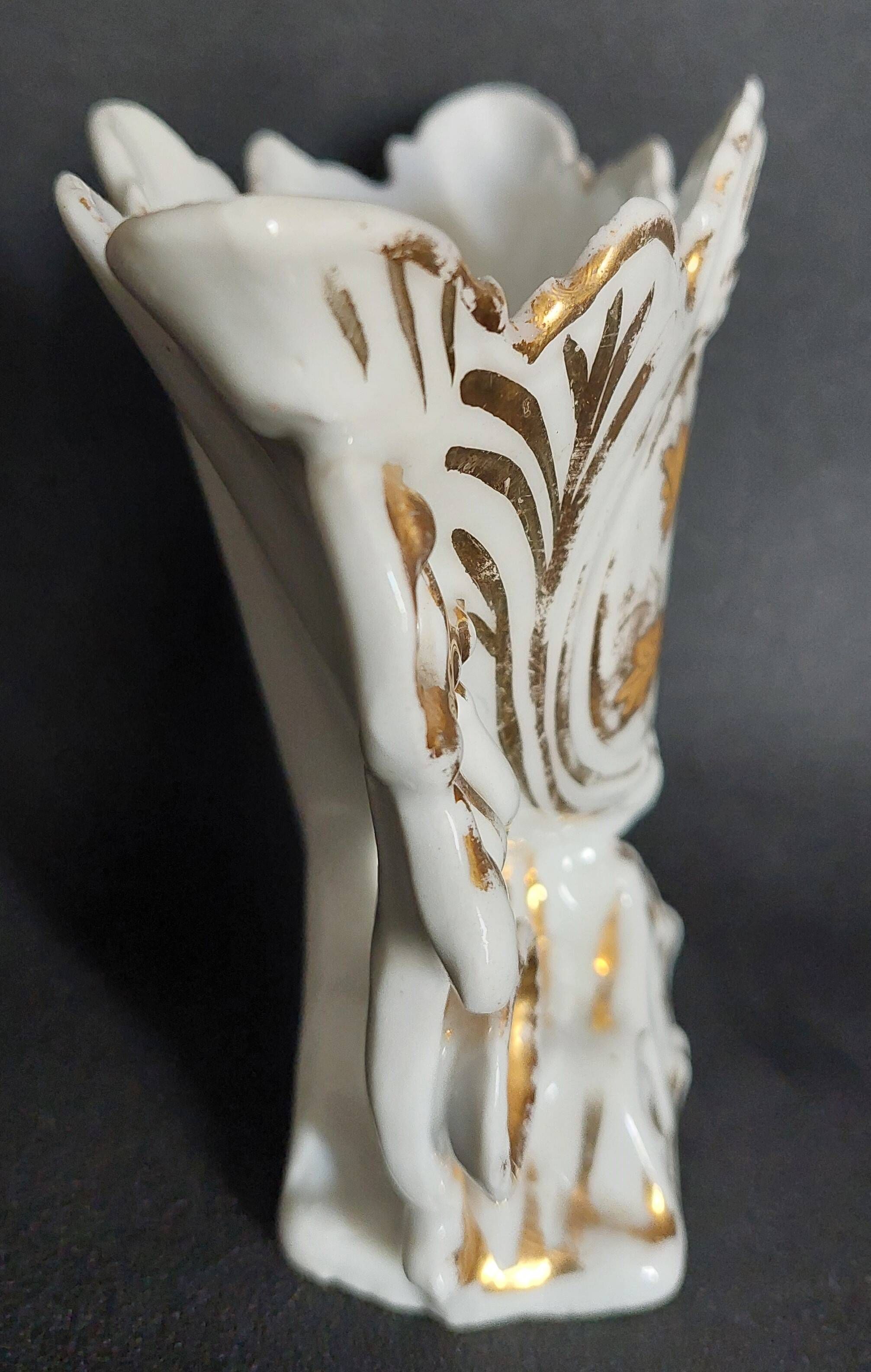 White and gold Paris porcelain bridal vase, late 19th century