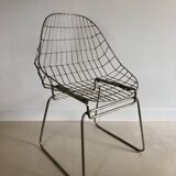 Chaise design en acier filaire