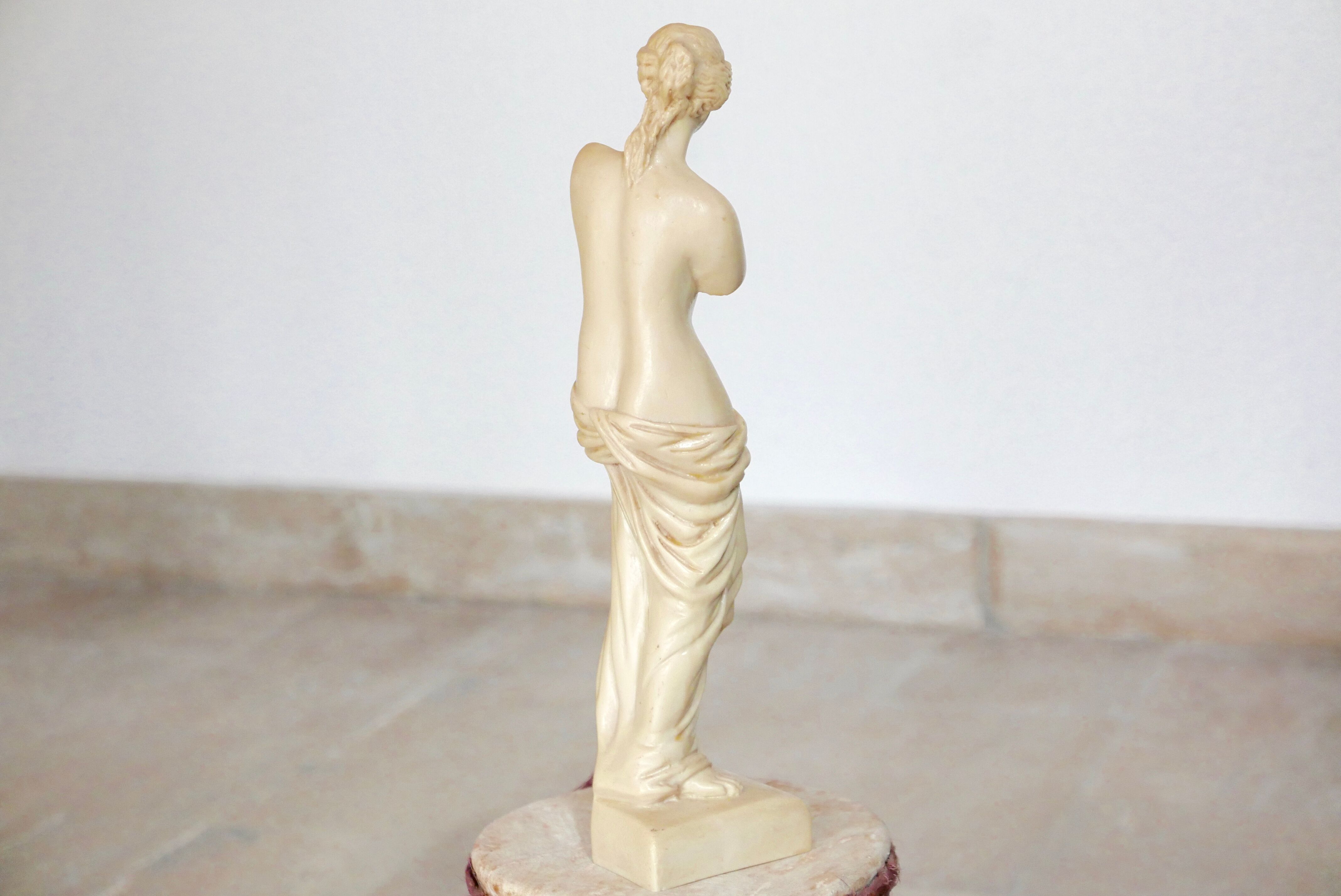 Resin statue of the Venus de Milo, Made in Italy, 70s