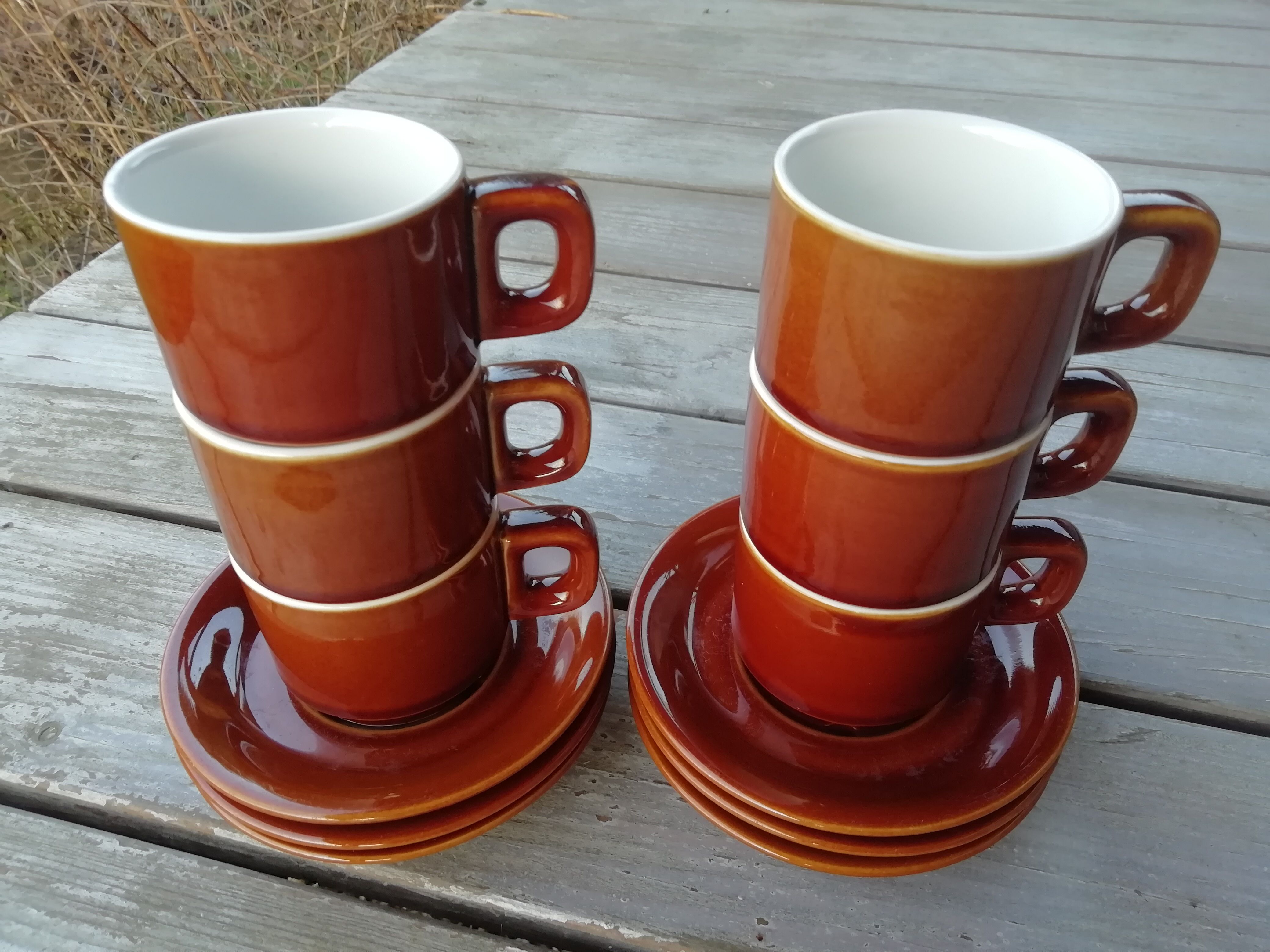 Brown bistro cups