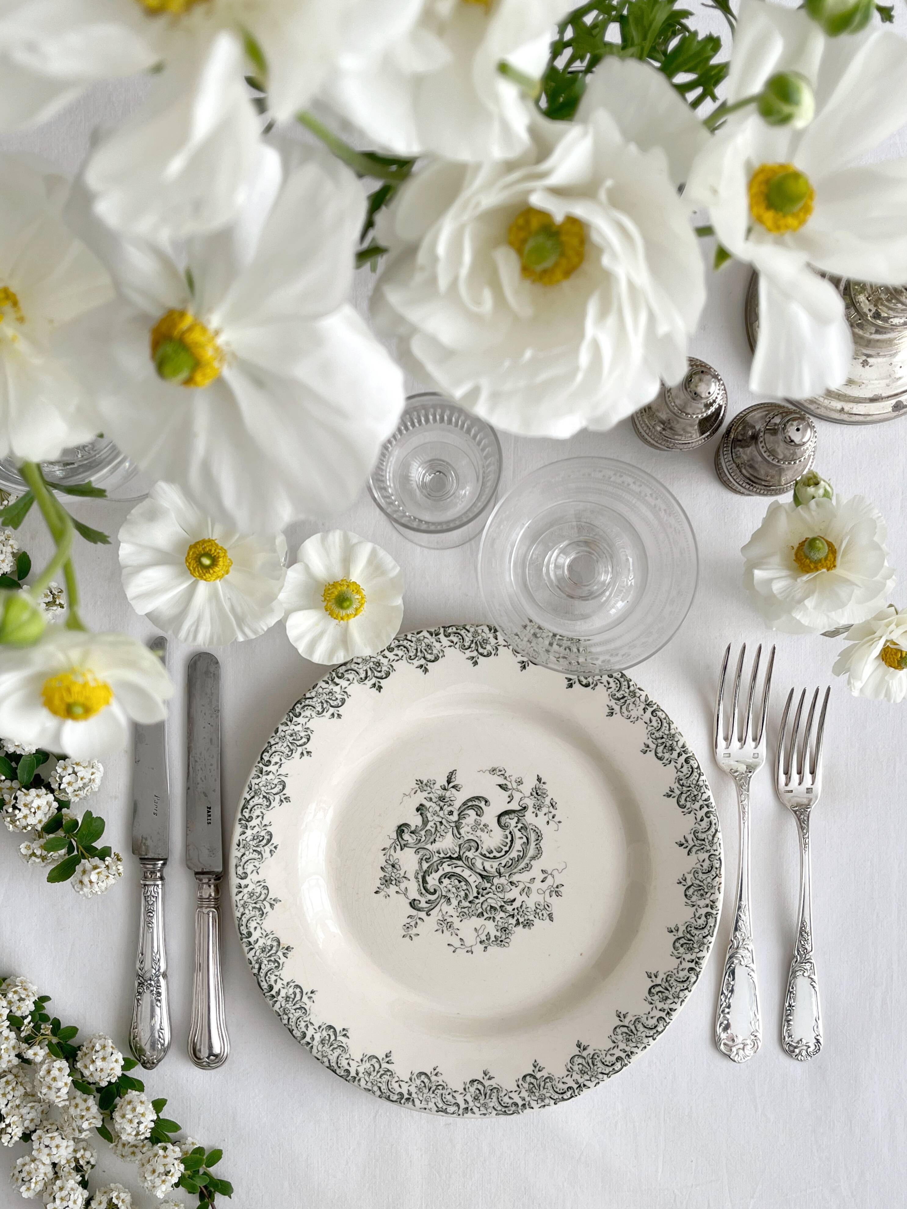 4 flat ironware plates "Louis XV" Gien 19th century